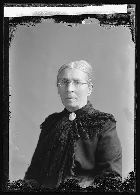 Photo:Mrs. M.F. Landstreet Portrait c1901-1903