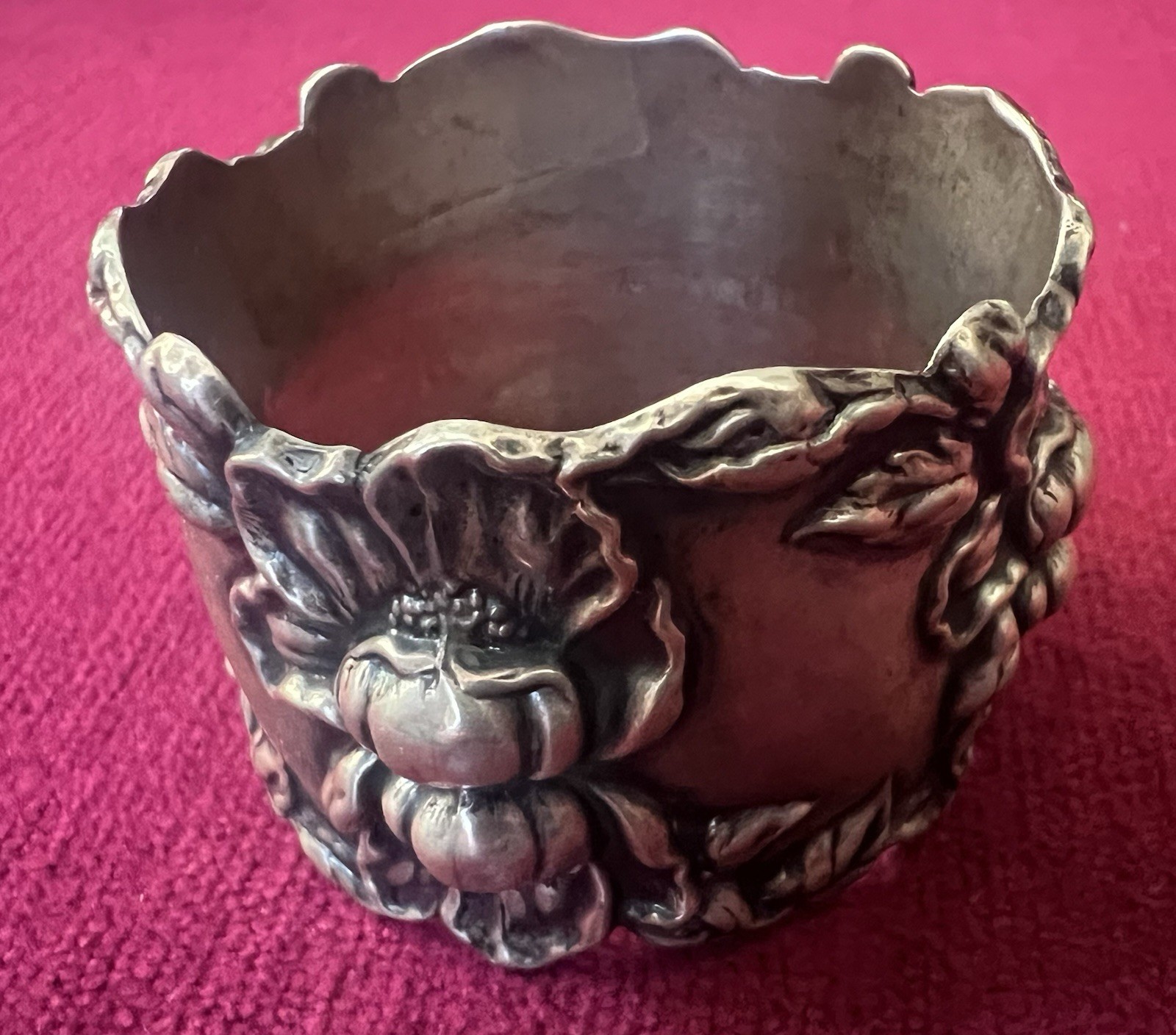 GORGEOUS WEBSTER STERLING ART NOUVEAU VICTORIAN REPOUSSE NAPKIN RING 22GR GORGEOUS WEBSTER STERLING ART NOUVEAU VICTORIAN REPOUSSE NAPKIN RING 22GR