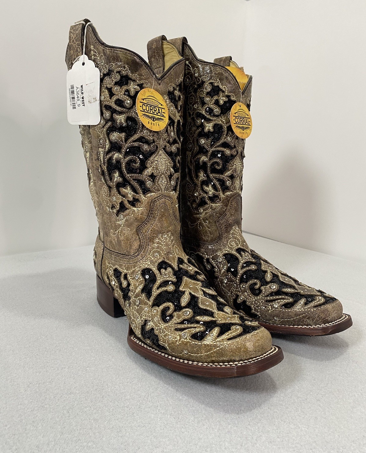 Corral Women\'s cowgirl  Boots Brown/Black Floral Overlay US 9 MPN A3648
