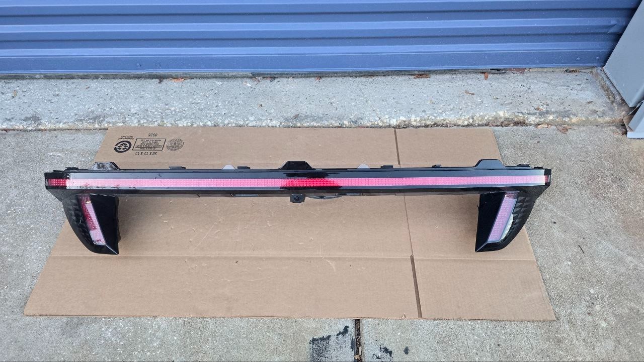 🔥PERFECT🔥2022-2025 Hyundai Tucson OEM Center LED Tail Light Bar w/Camera