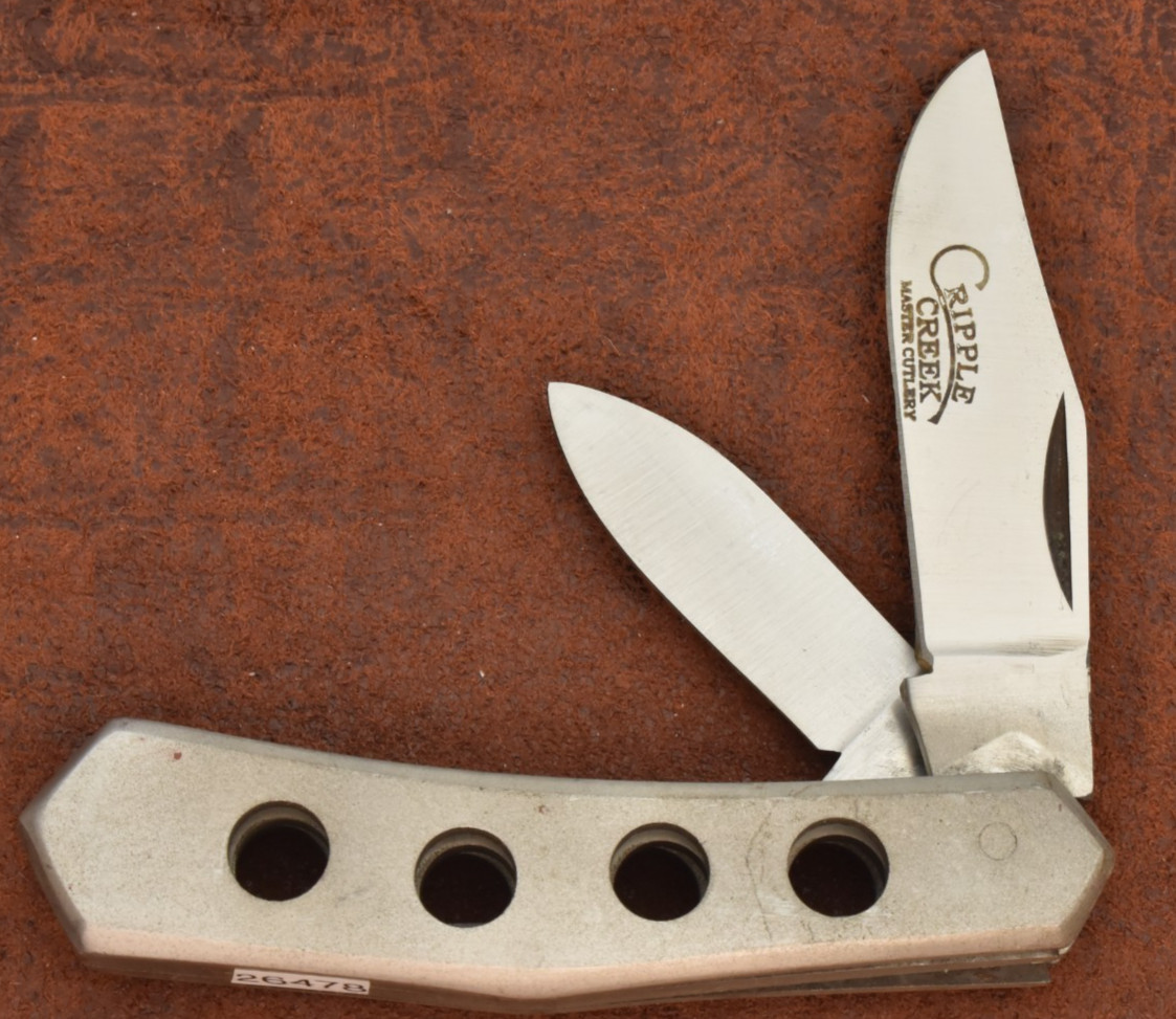 VINTAGE CRIPPLE CREEK MASTER CUTLERY METAL BOW TRAPPER KNIFE NICE (26478)