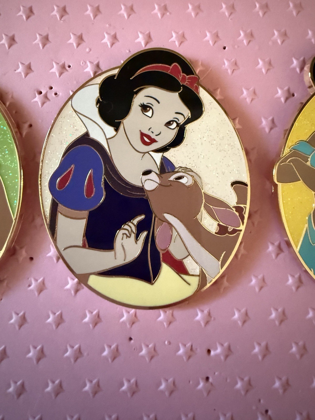 PALM Disney Princesses and Sidekicks Care for your World - Snow White Pin