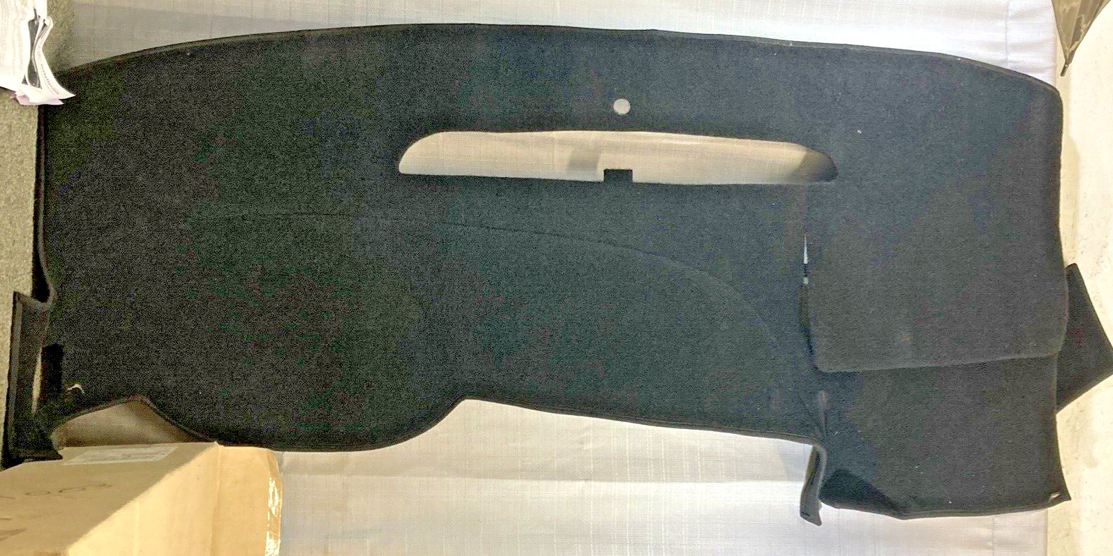 NEW GENUINE COVERCRAFT 1761-00-25 CUSTOM DASHMAT FOR 07-13 SILVERADO BLACK