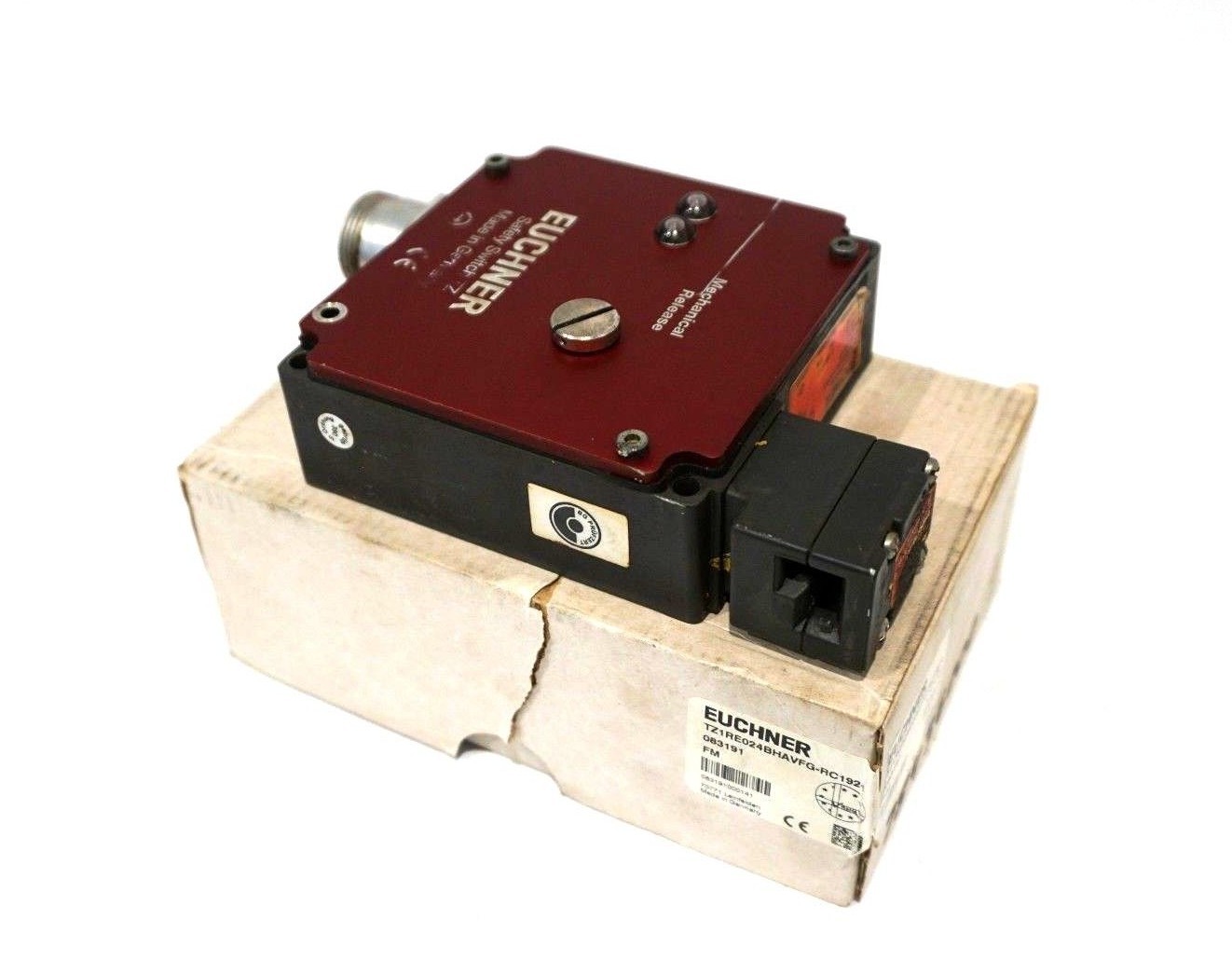 USED EUCHNER TZ1RE024BHAVFG-RC1924 SAFETY SWITCH TZ1RE024BHAVFGRC1924
