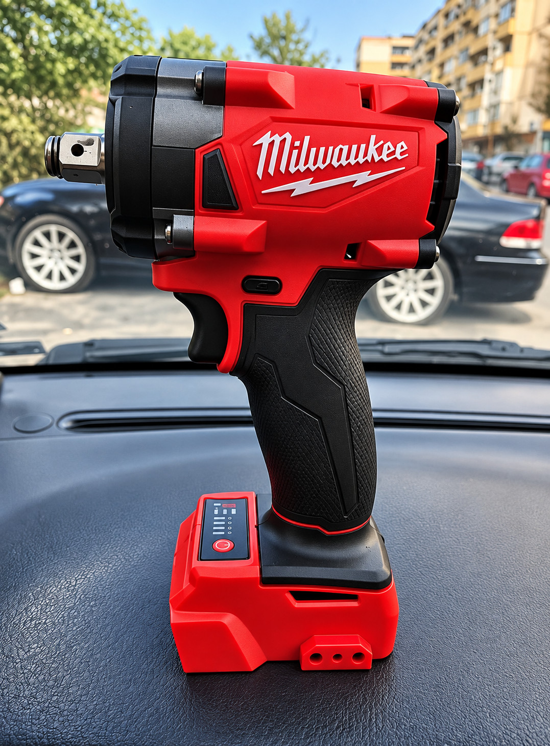 Milwaukee 1/2\' Brushless Cordless Impact Wrench 650N.m 3500RPM