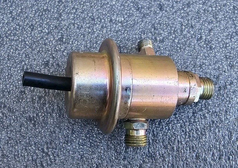 Mercedes W124 W126 W201 M103 i6 Bosch Fuel Pressure Regulator FPR 0438161001 Mercedes W124 W126 W201 M103 i6 Bosch Fuel Pressure Regulator FPR 0438161001