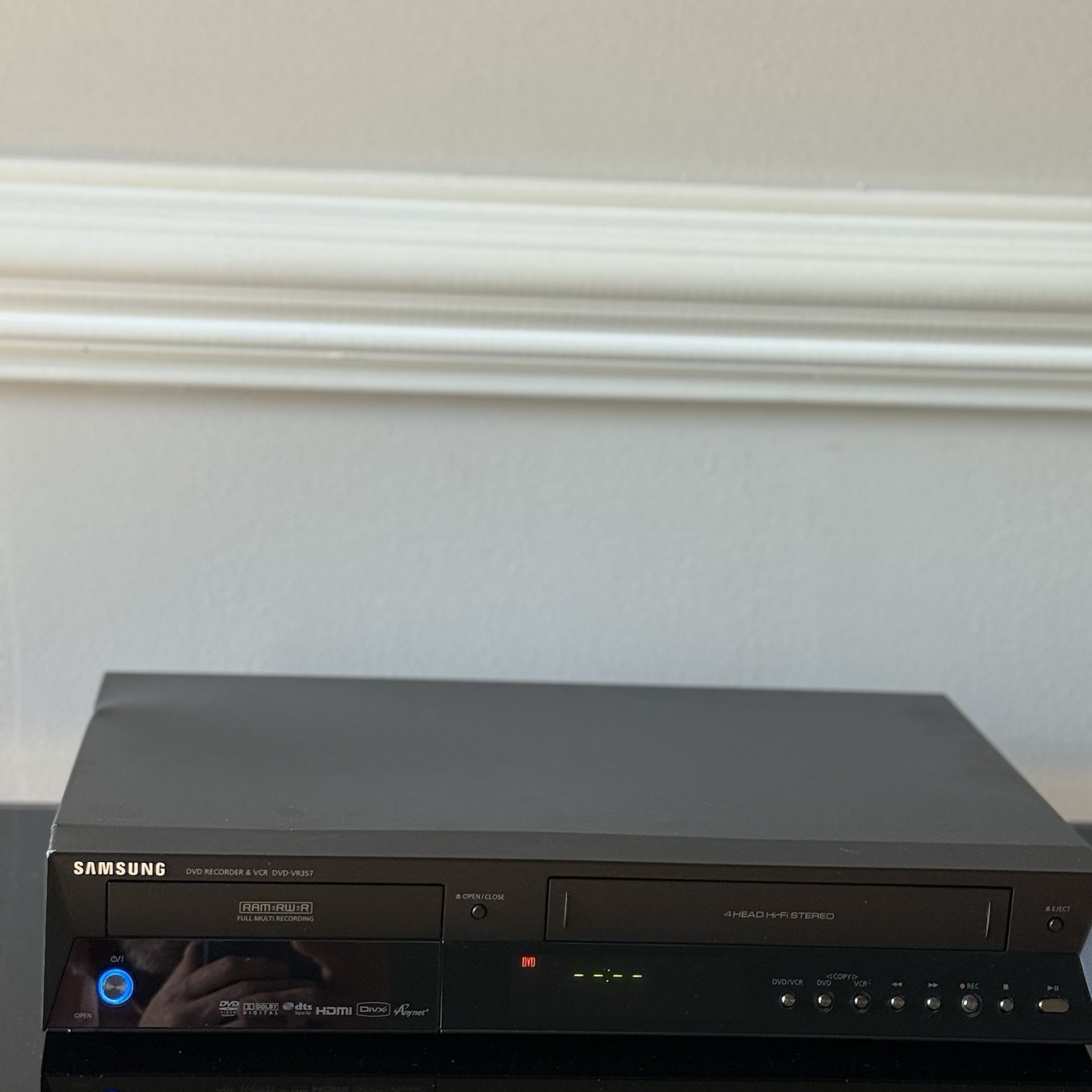 Samsung DVD-VR357 VHS VCR / DVD Recorder Combo Player TESTED - No Remote (HDMI) Samsung DVD-VR357 VHS VCR / DVD Recorder Combo Player TESTED - No Remote (HDMI)