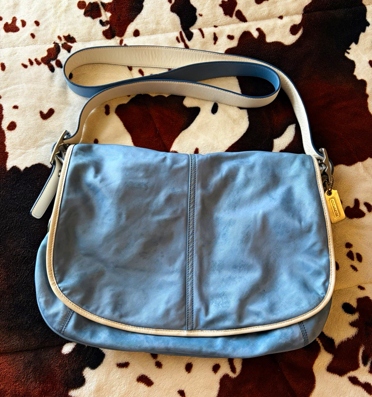 Coach Signature Shoulder Bag Blue White Strap Lined Pockets Silver Charm Zip