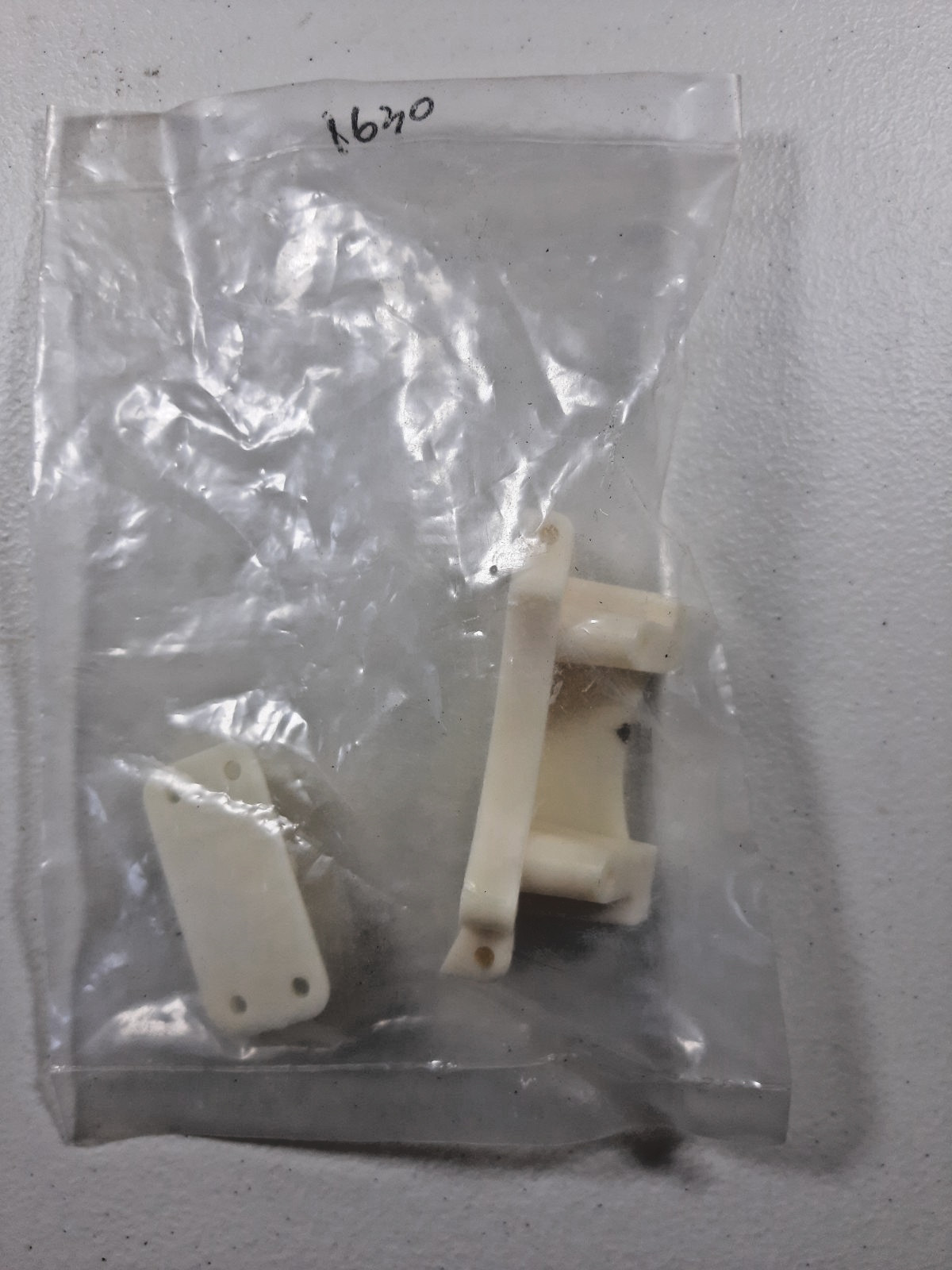 Vintage Traxxas 1630 Front Bulkhead White Nylon NOS Bullet Hawk Radicator