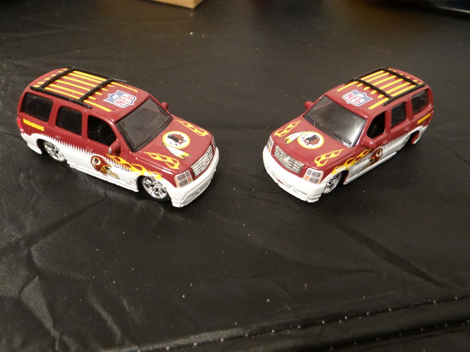 2 - Washington Redskins FLEER * 2004 CADILLAC ESCALADE 1:53 HOT WHEELS TYPE EUC 2 - Washington Redskins FLEER * 2004 CADILLAC ESCALADE 1:53 HOT WHEELS TYPE EUC
