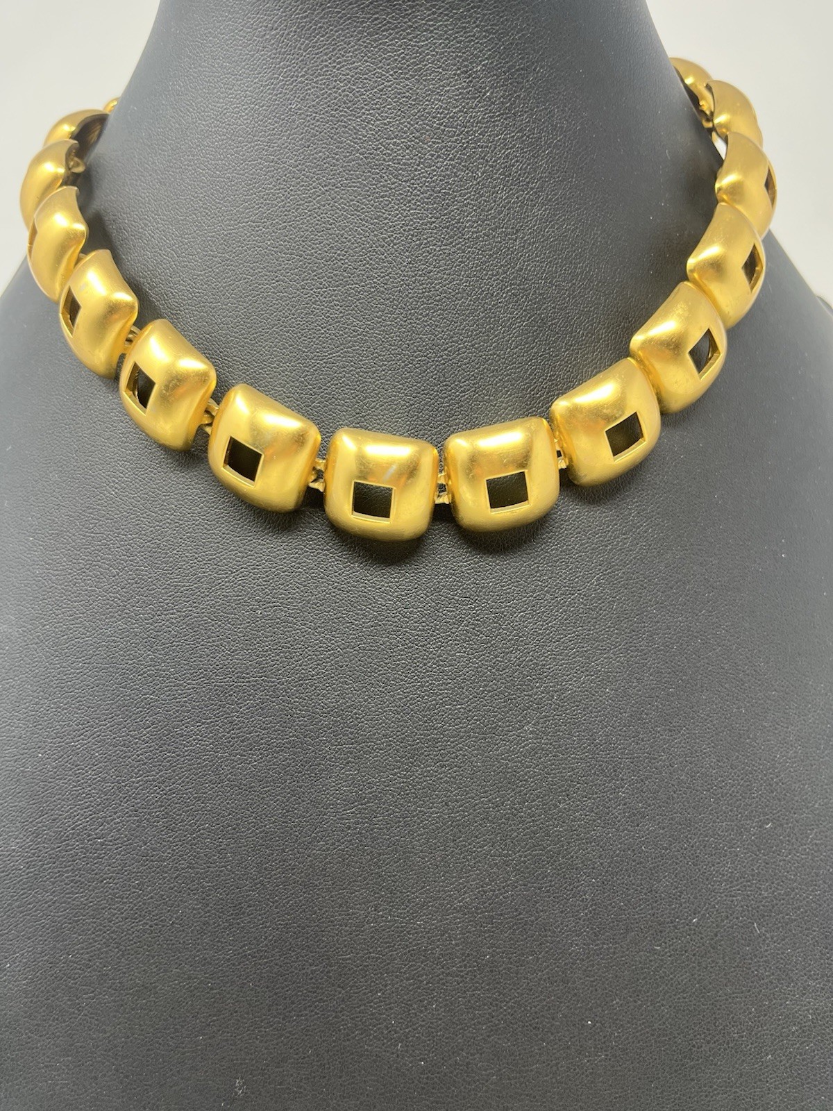VINTAGE SIGNED ANNE KLEIN MATTE GOLD-TONE DOMED SQUARE MODERNIST TOGGLE NECKLACE