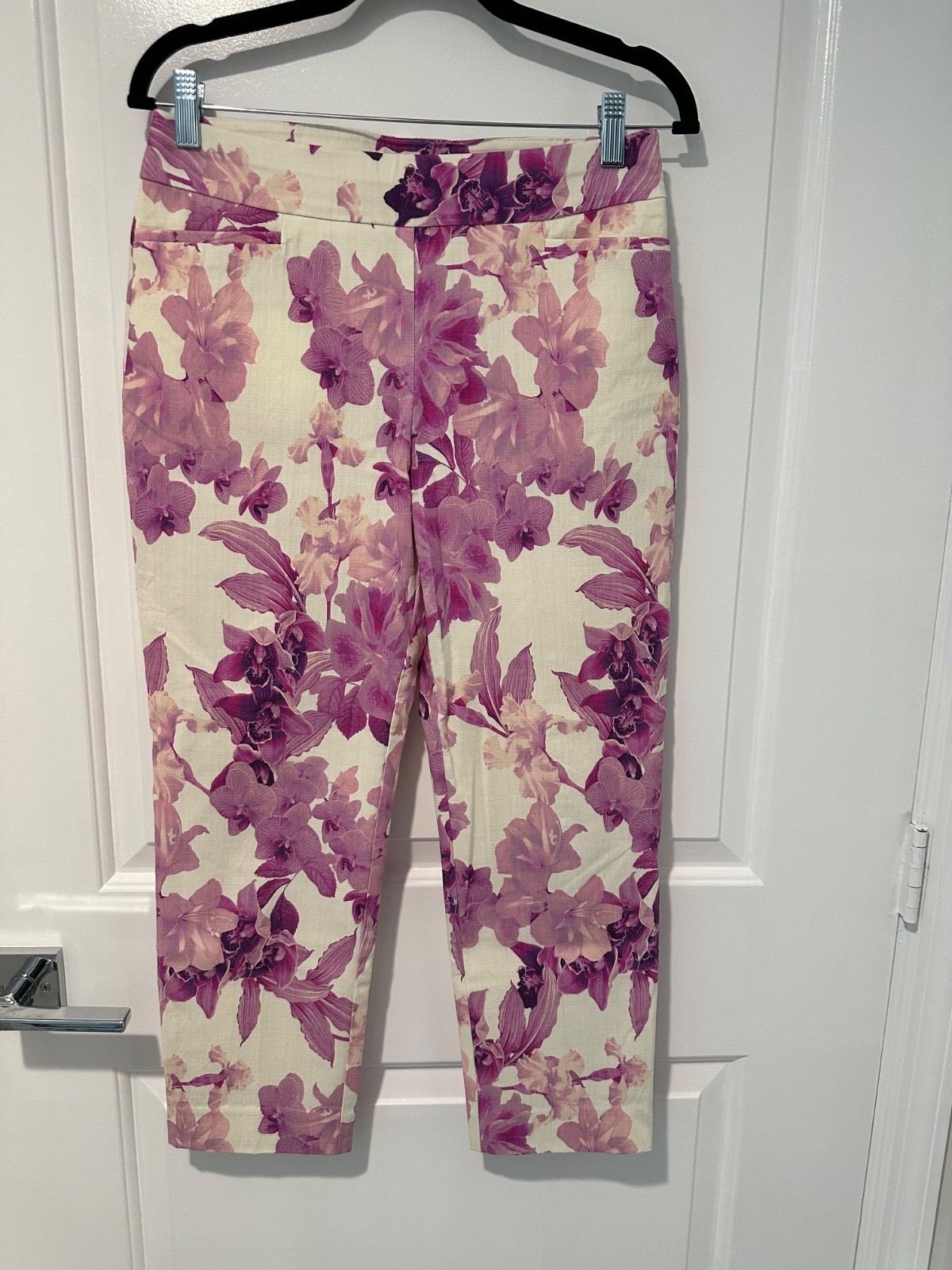 NWOT Chicos Floral Pant Pull On Size OO Shades of Purple