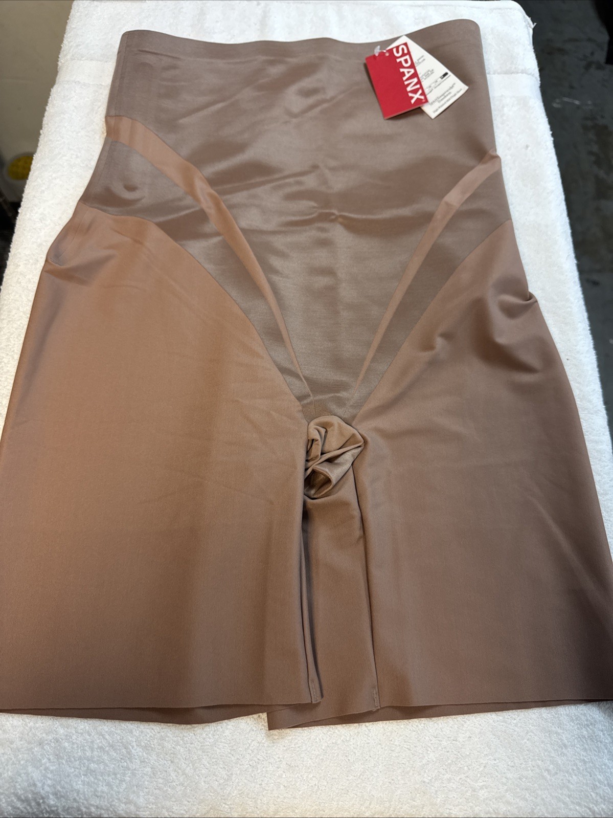 Spanx High Waisted Midthigh Size Large *️⃣