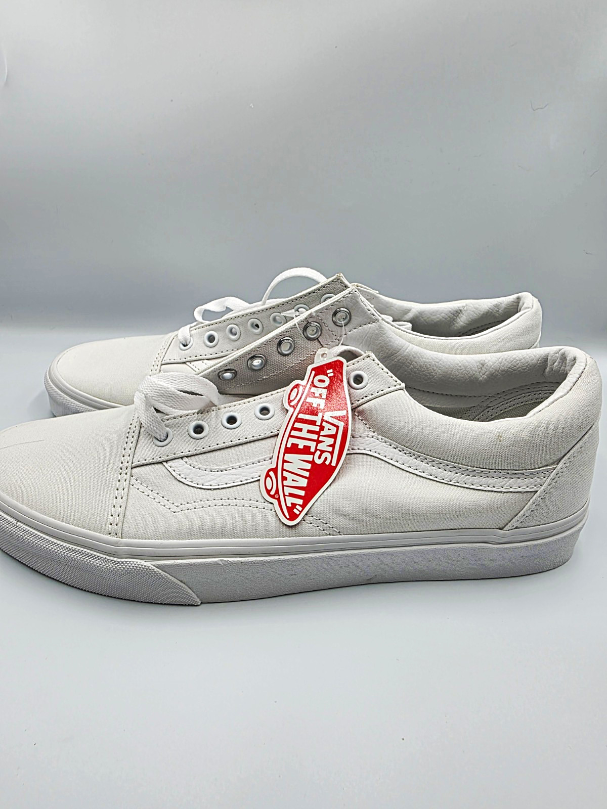 VANS Old Skool Men\'s Low Top Lace-Up Sneaker True White VN000D3HW00