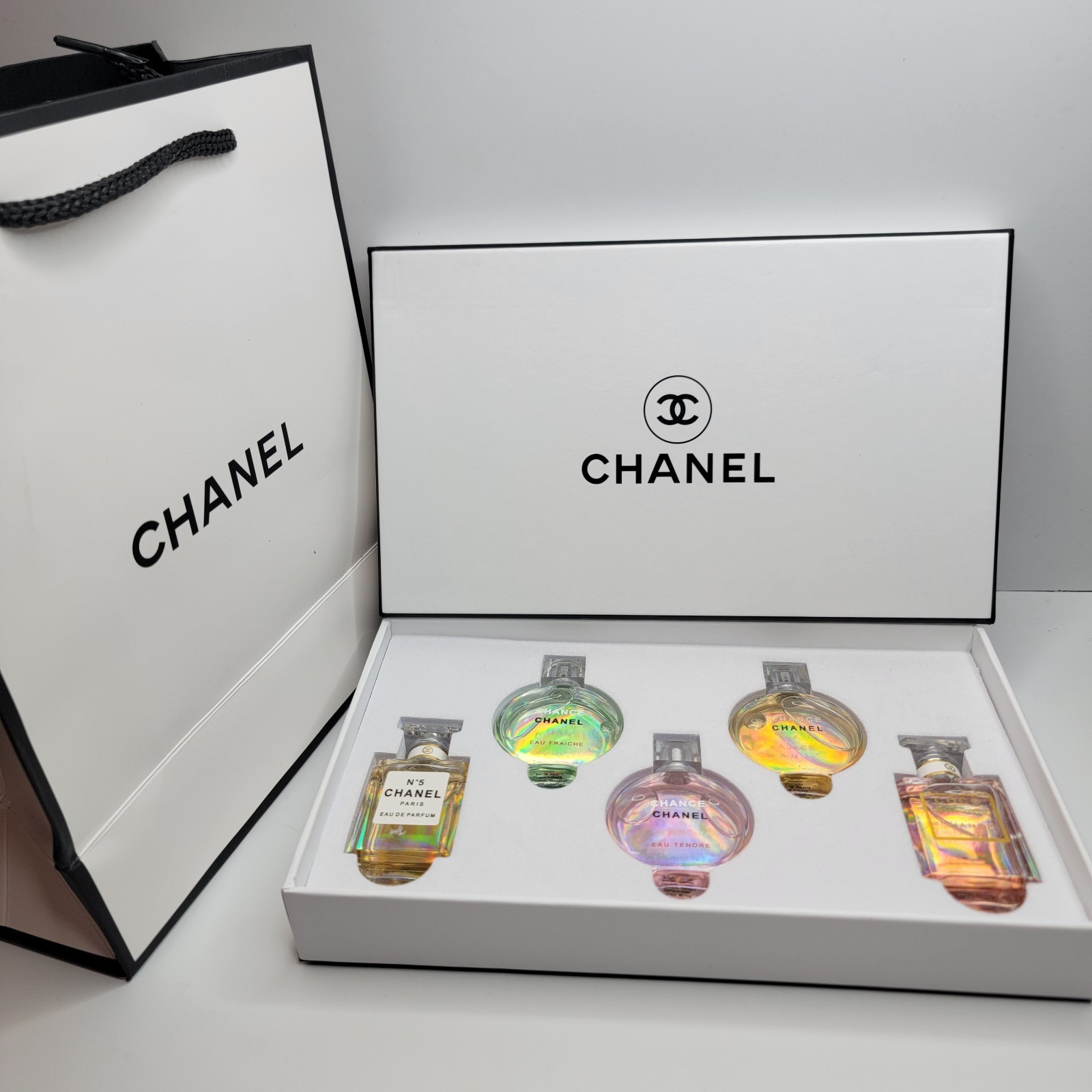 Chanel Perfume Gift Set – 5 x 7.5ml -BRAND NEW White BOX With GIFT BAG Chanel Perfume Gift Set – 5 x 7.5ml -BRAND NEW White BOX With GIFT BAG