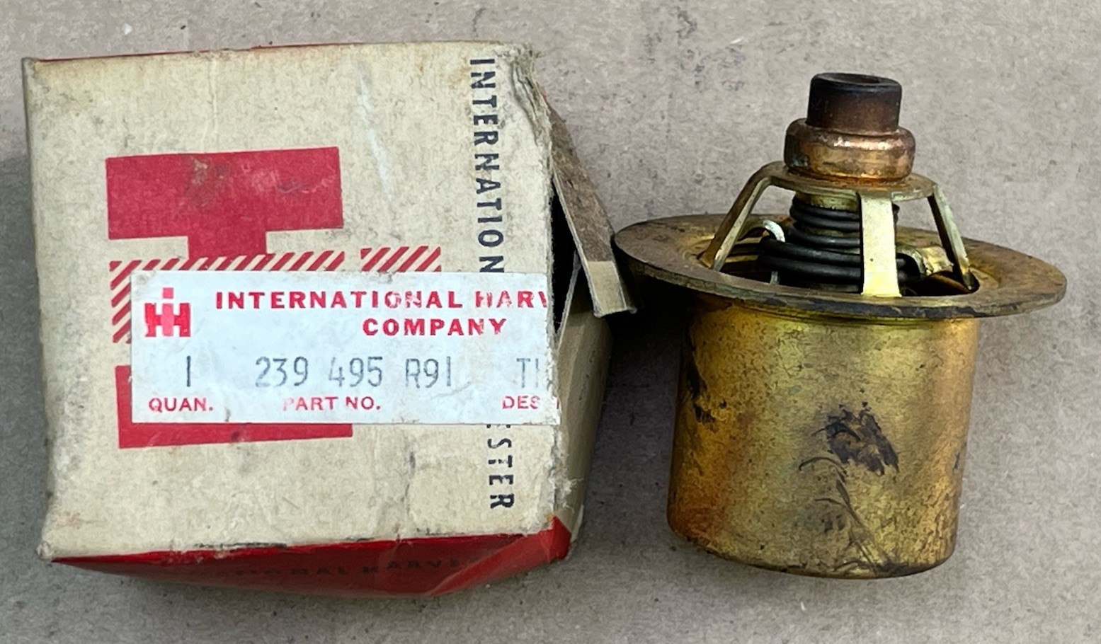 international harvester 239 495 R91 thermostat NOS