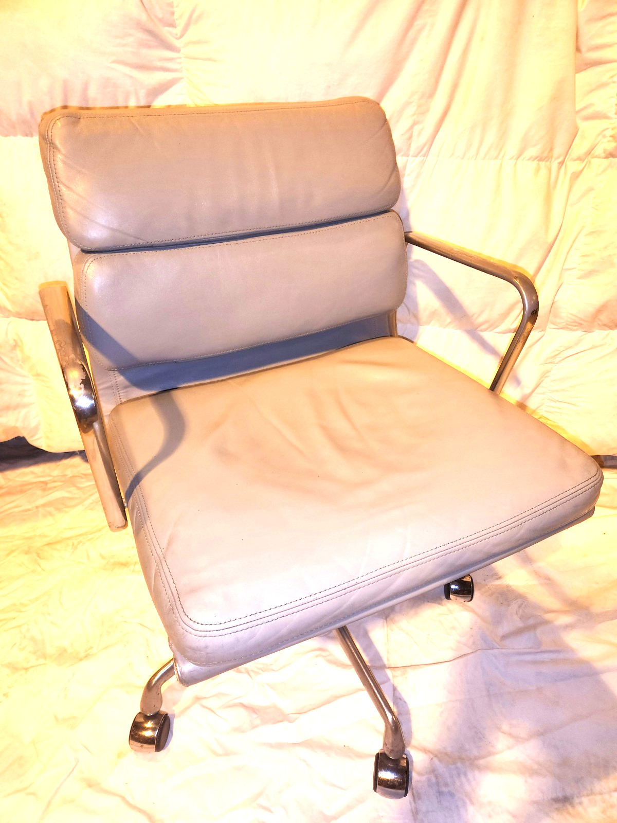 VINTAGE Herman Miller EAMES GREY leather SOFT PAD Managerial chair 1999 MCM VINTAGE Herman Miller EAMES GREY leather SOFT PAD Managerial chair 1999 MCM