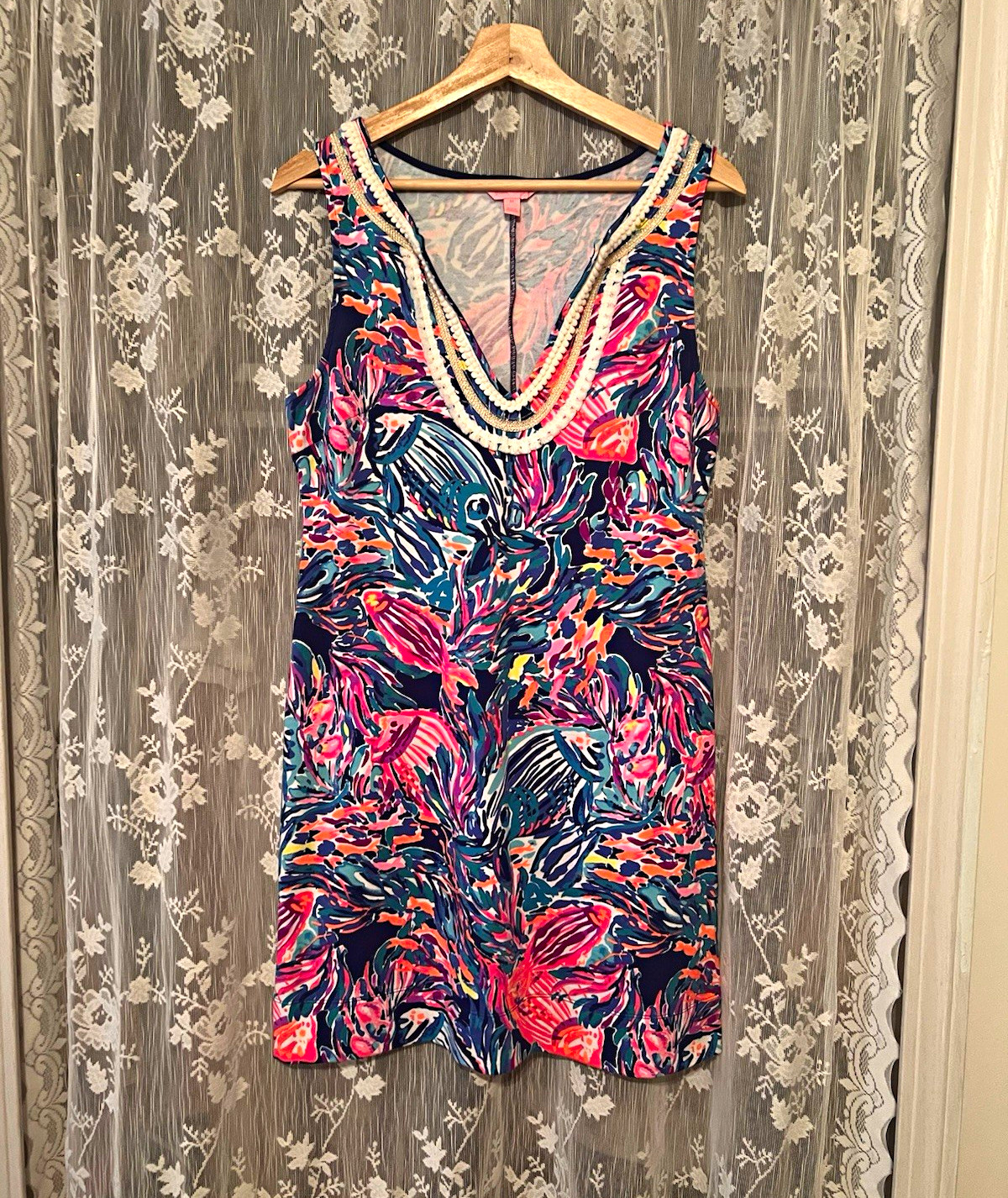 Lilly Pulitzer Women\'s Shift Dress M Multicolor Floral Beaded Sleeveless V-Neck Lilly Pulitzer Women\'s Shift Dress M Multicolor Floral Beaded Sleeveless V-Neck