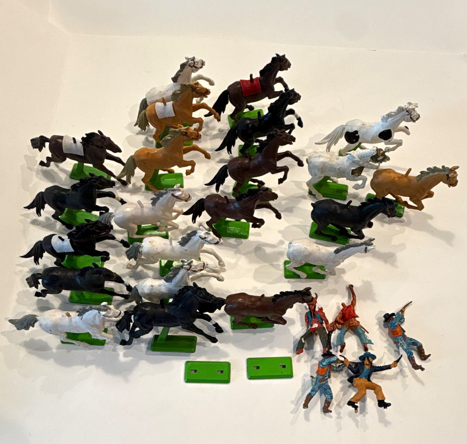 Vintage Britains Deetail Toy 22 Horses Lot Cowboy Figures England 1971 *READ*