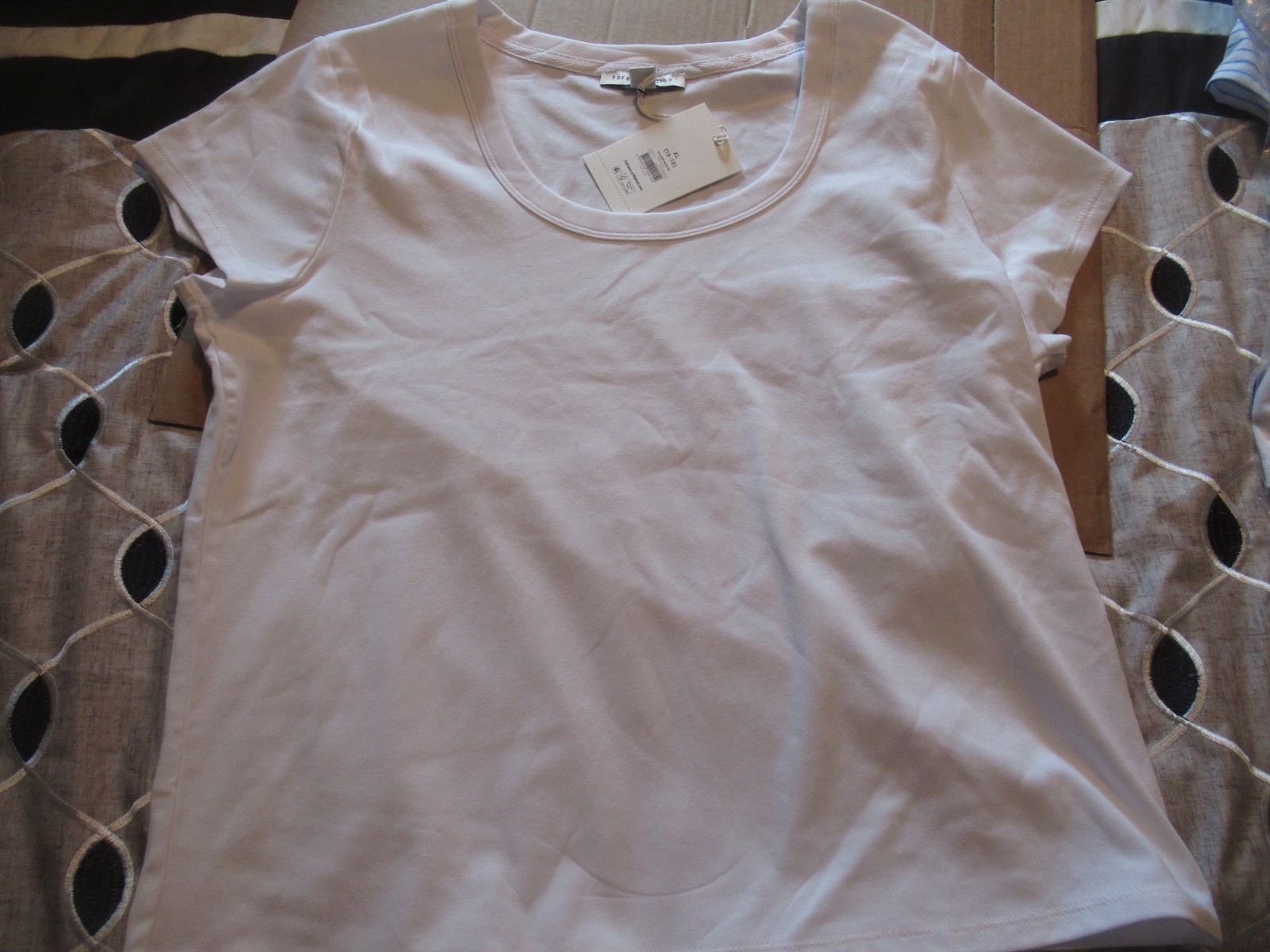 Women\'s T Shirt Scoop Neck Tee NWT Sz XL White Short Sleeves Free Assembly Brand Women\'s T Shirt Scoop Neck Tee NWT Sz XL White Short Sleeves Free Assembly Brand