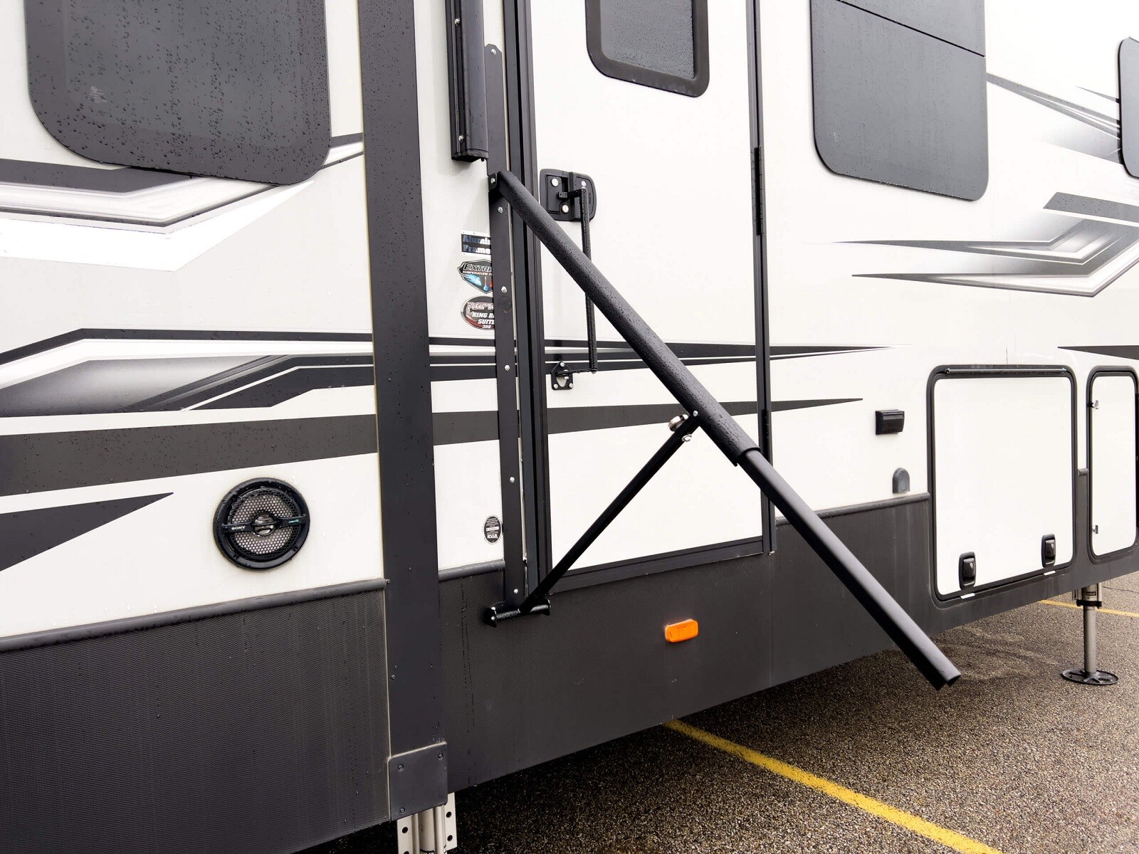 MOR/ryde Entry Door Handrail Telescoping Length Magnetic Lock 42.5