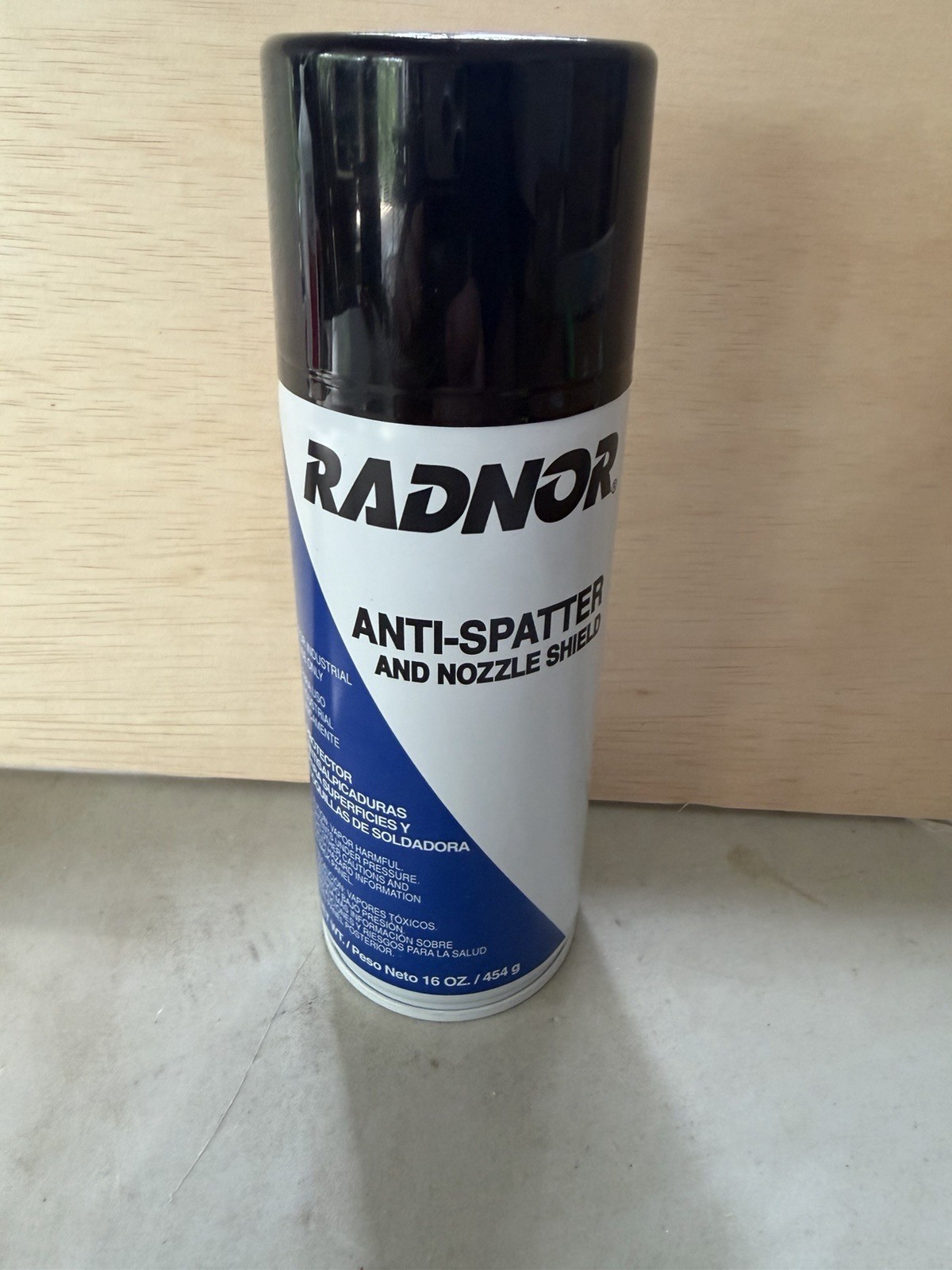 Radnor Anti Spatter And Nozzle Shield 16oz for Mig Welding Non Flammable Radnor Anti Spatter And Nozzle Shield 16oz for Mig Welding Non Flammable