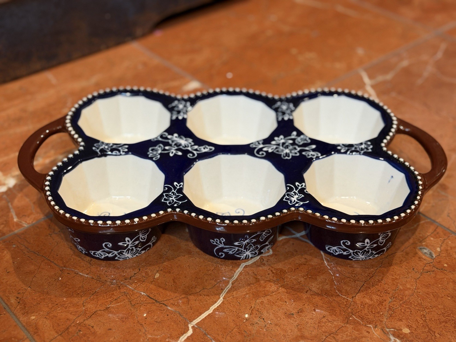 Temptations Blue Floral Lace 6 MUFFIN CUPCAKE BAKING PAN DISH BROWN Handles NEW