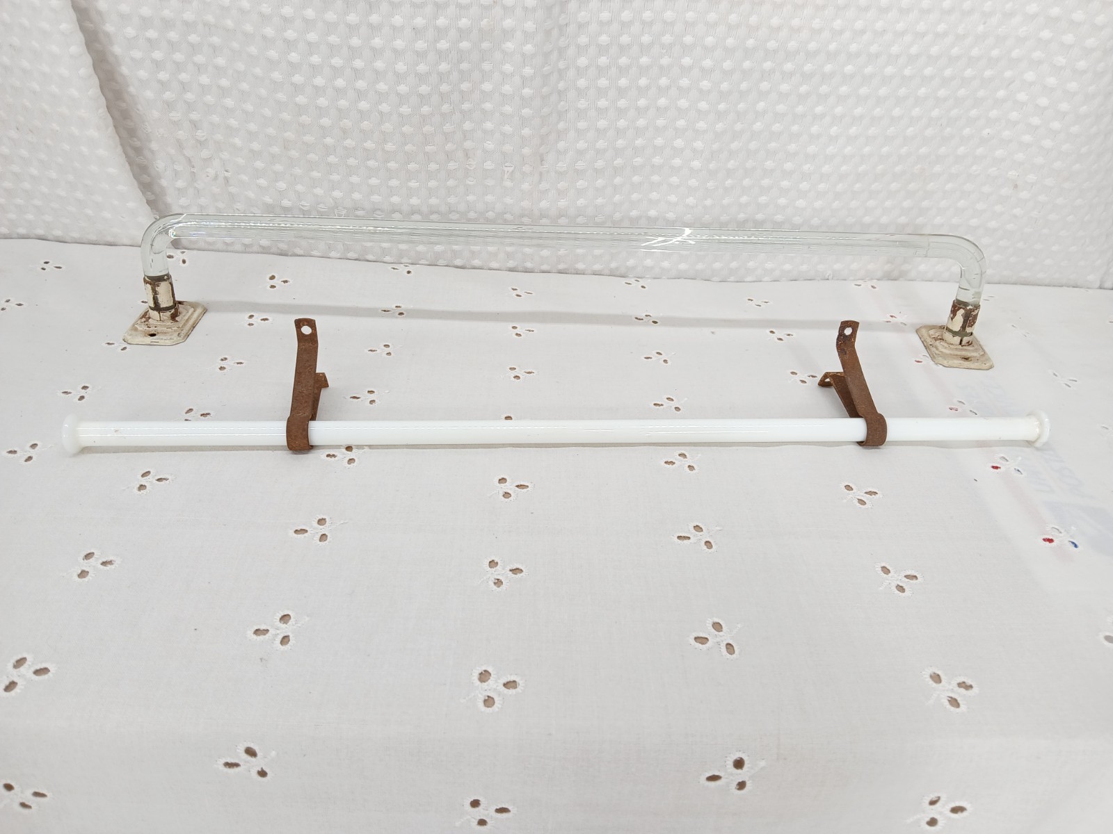 PR VINTAGE WHITE PORCELAIN MILK GLASS & CLEAR GLASS TOWEL BAR ORIGINAL HARDWARE