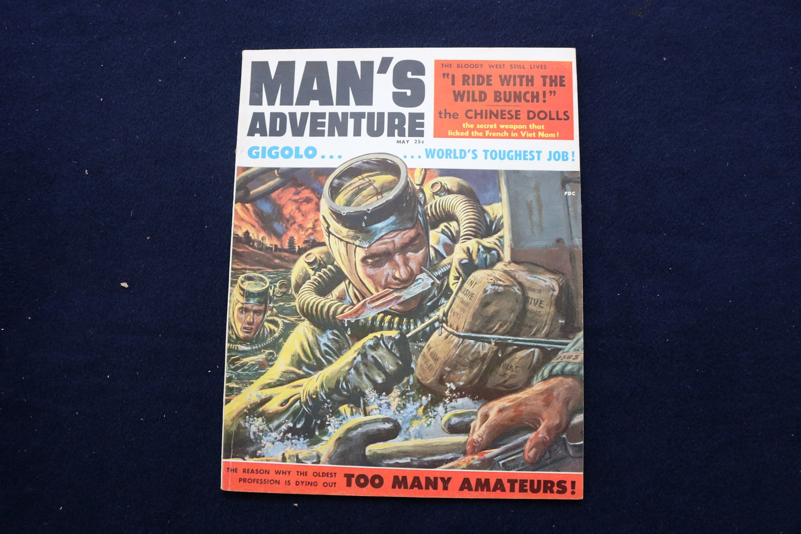 1958 MAY MAN'S ADVENTURE MAGAZINE - SCUBA DIVER COVER - E 34681