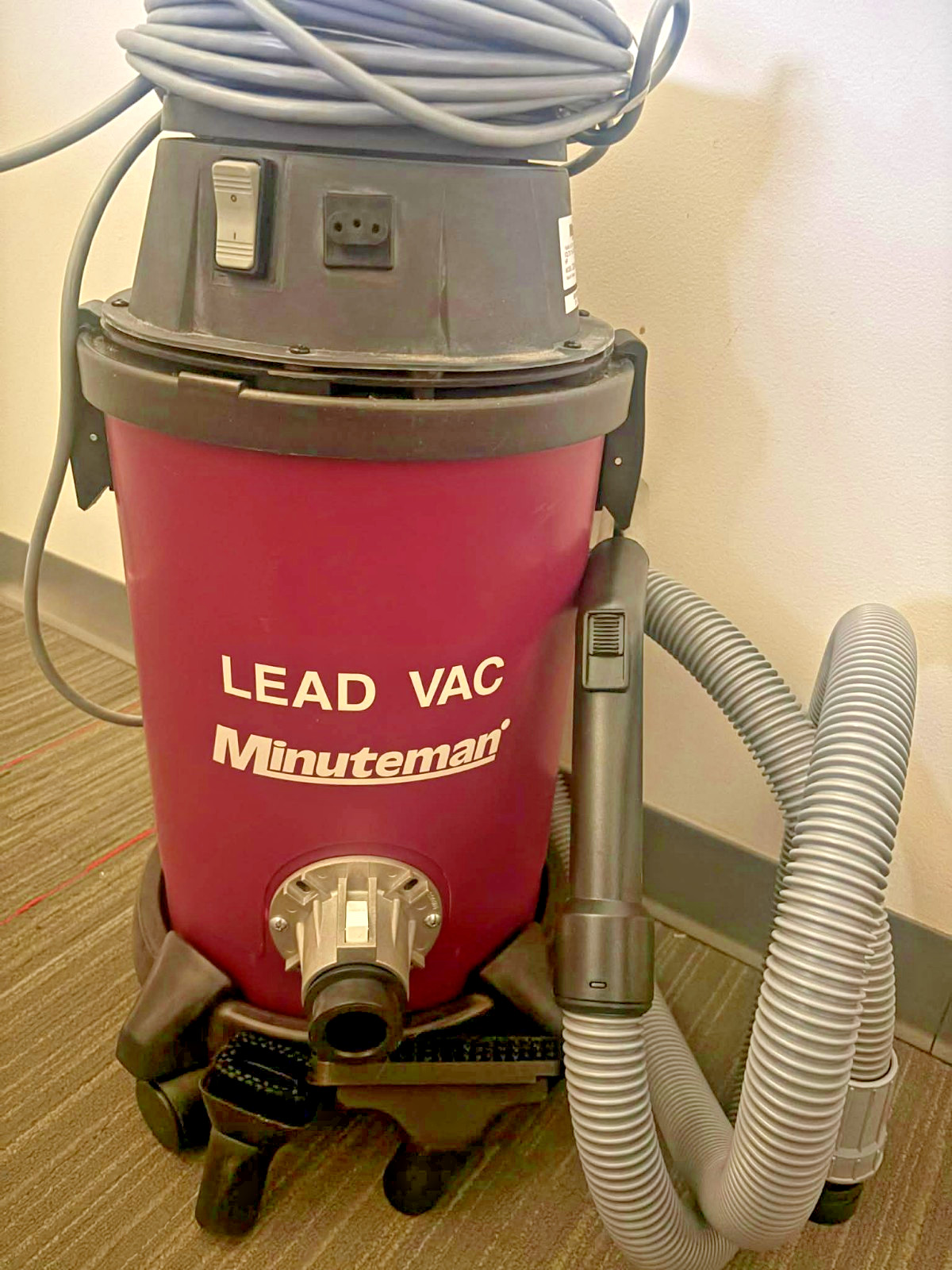 MINUTEMAN INTERNATIONAL C82985-06 Lead Vacuum, 6 Gallon MINUTEMAN INTERNATIONAL C82985-06 Lead Vacuum, 6 Gallon