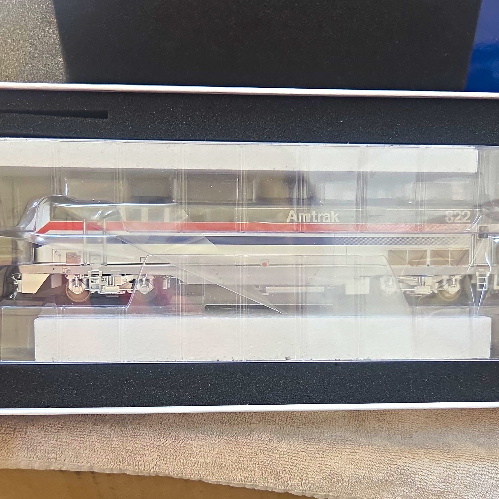 Athearn Genesis HO Scale Amtrak EMD P40DC Phase III #822 Digital Sound ATHG82379