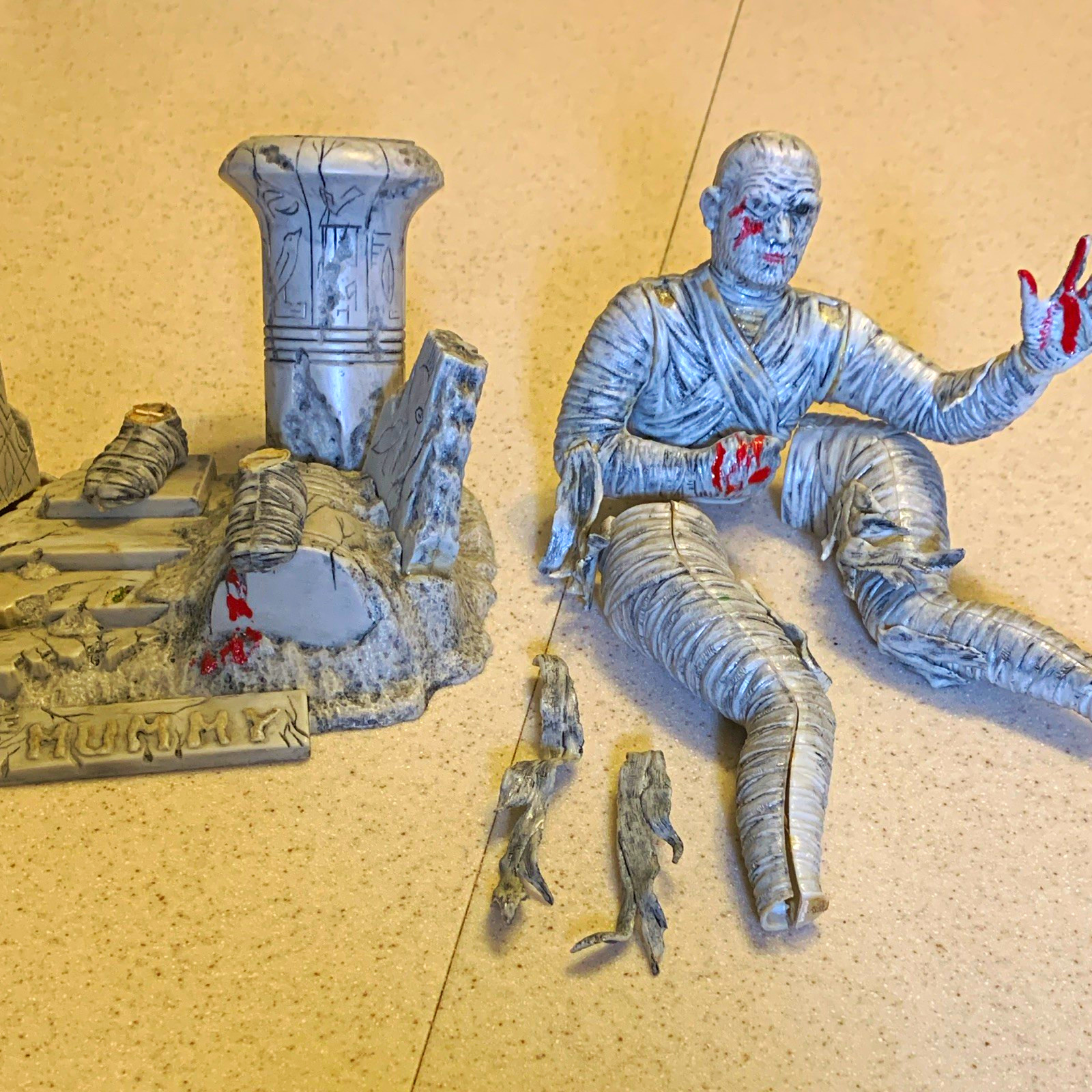 Vintage 1963 Aurora Mummy Monster model. Vintage 1963 Aurora Mummy Monster model.