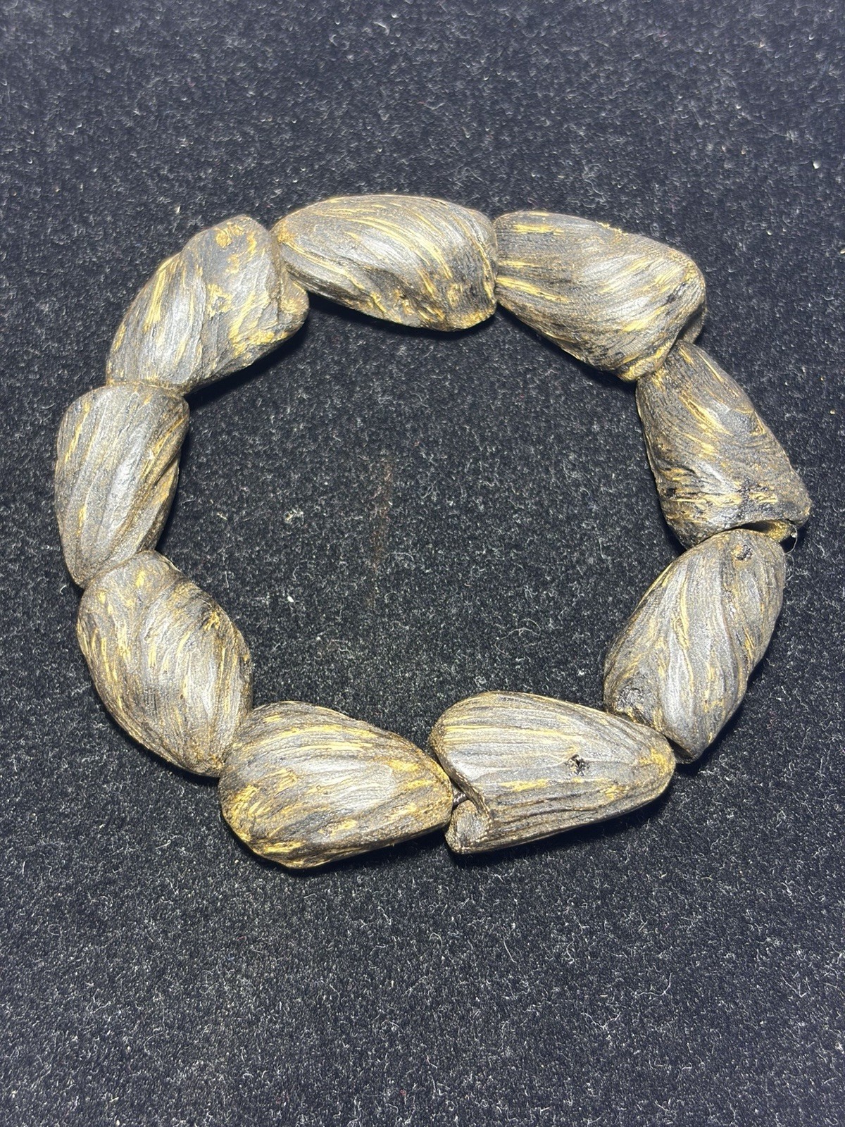 Large Vietnamese Natural Chengxiang Agarwood Bracelet Large Vietnamese Natural Chengxiang Agarwood Bracelet