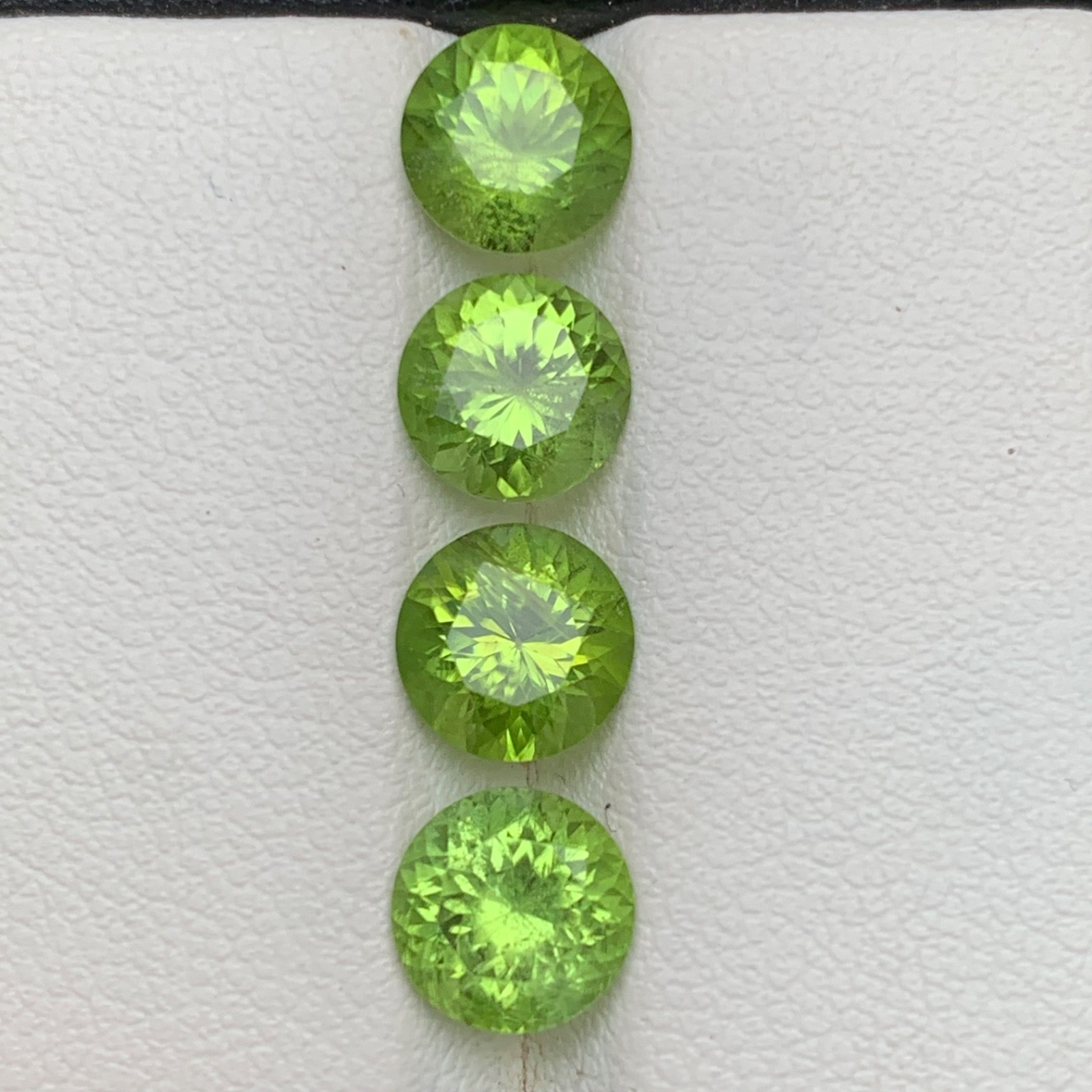 Lime Green Natural Peridot 5.84 Carat Round Brilliant Cut Loose Gemstones Parcel
