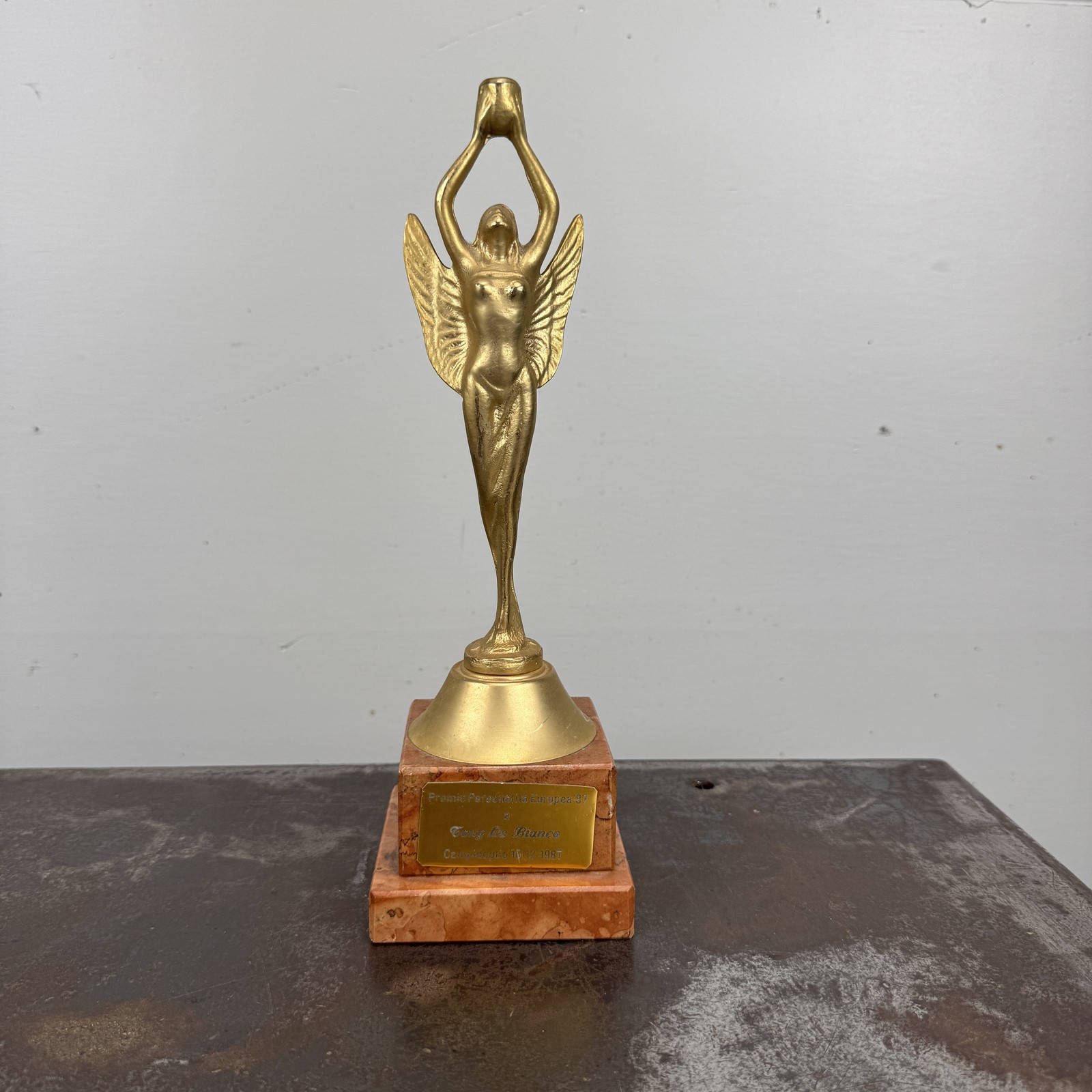 European Personality Award Trophy 1987 - Tony Lo Bianco ESTATE Actor Award European Personality Award Trophy 1987 - Tony Lo Bianco ESTATE Actor Award