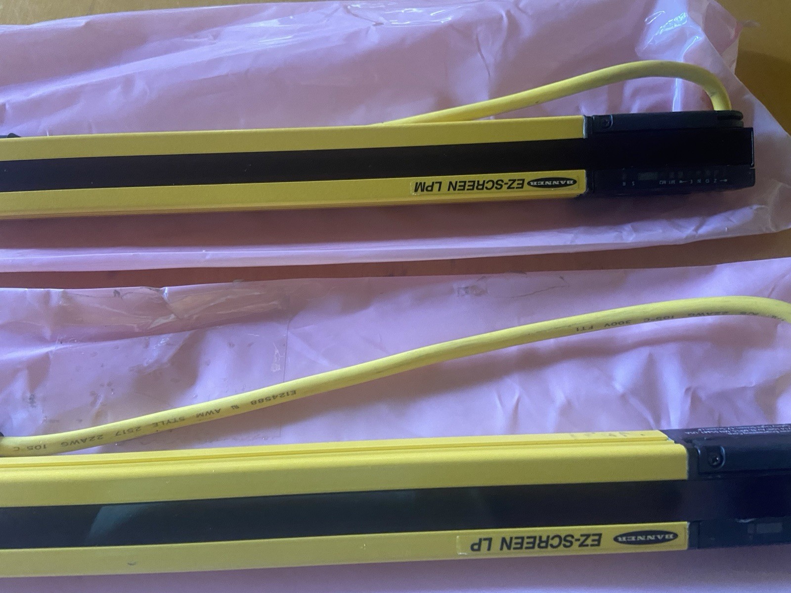 Banner EZ-SCREEN LPM Safety Light Curtain Sensor Bars Pair DC Digital Output