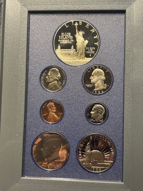 1986 S U.S. Ellis Island/Statue Of Liberty Proof Set of 7 Coins - US MINT (UNC) 1986 S U.S. Ellis Island/Statue Of Liberty Proof Set of 7 Coins - US MINT (UNC)