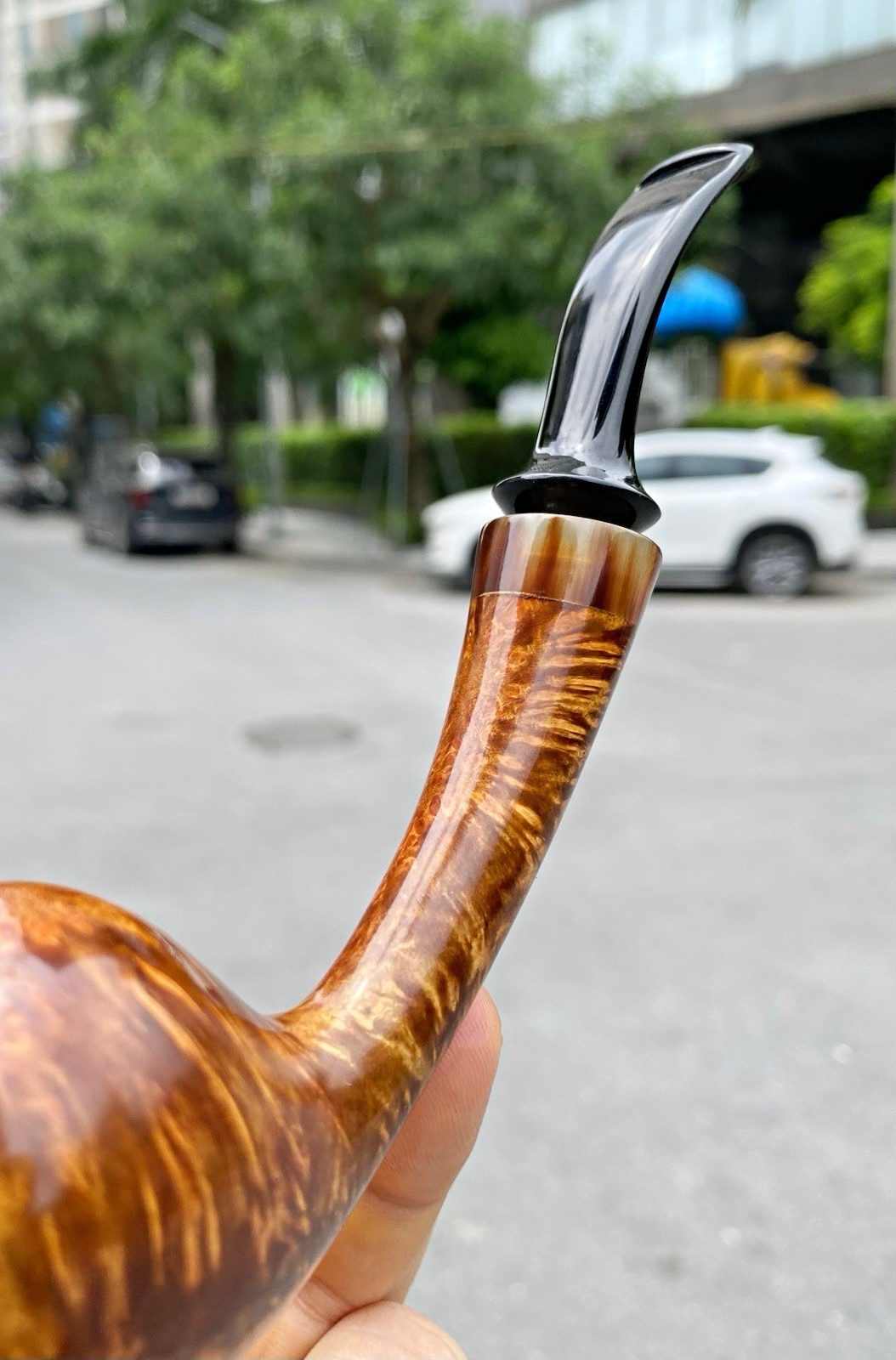 Bent Briar Wood Tobacco Smoking Pipe Brown Wood Grain Bowl, Black Vulcanite Stem