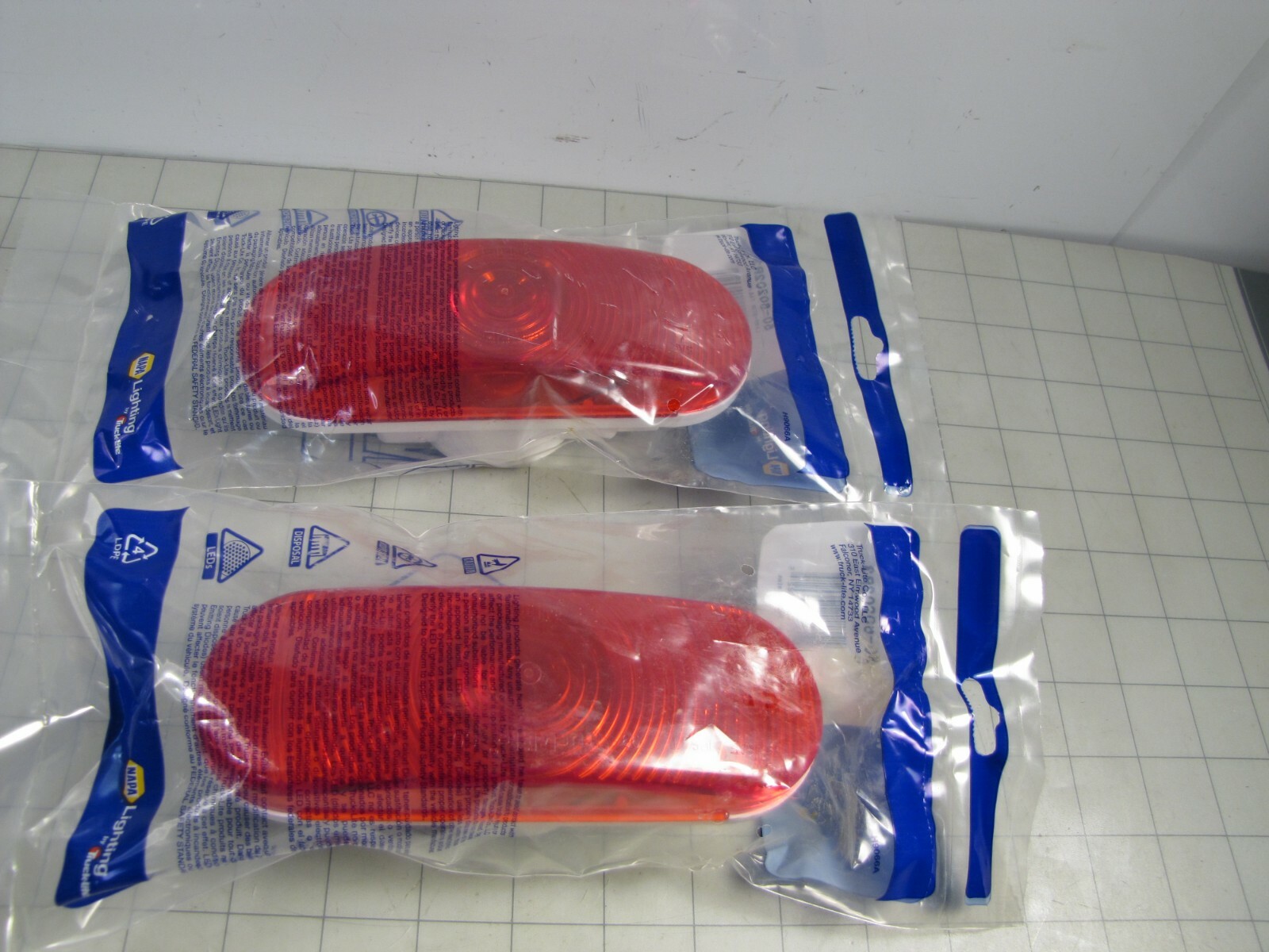 2pk Napa by Truck-Lite 50-60202R3 Red Incandescent Stop Turn Tail Lamp Light NEW