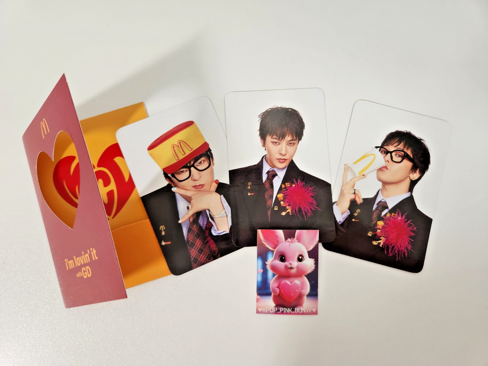 GDRAGON G-DRAGON GD McDonald\'s PEACEMINUSONE PIN SET BALL CAP PHOTOCARD