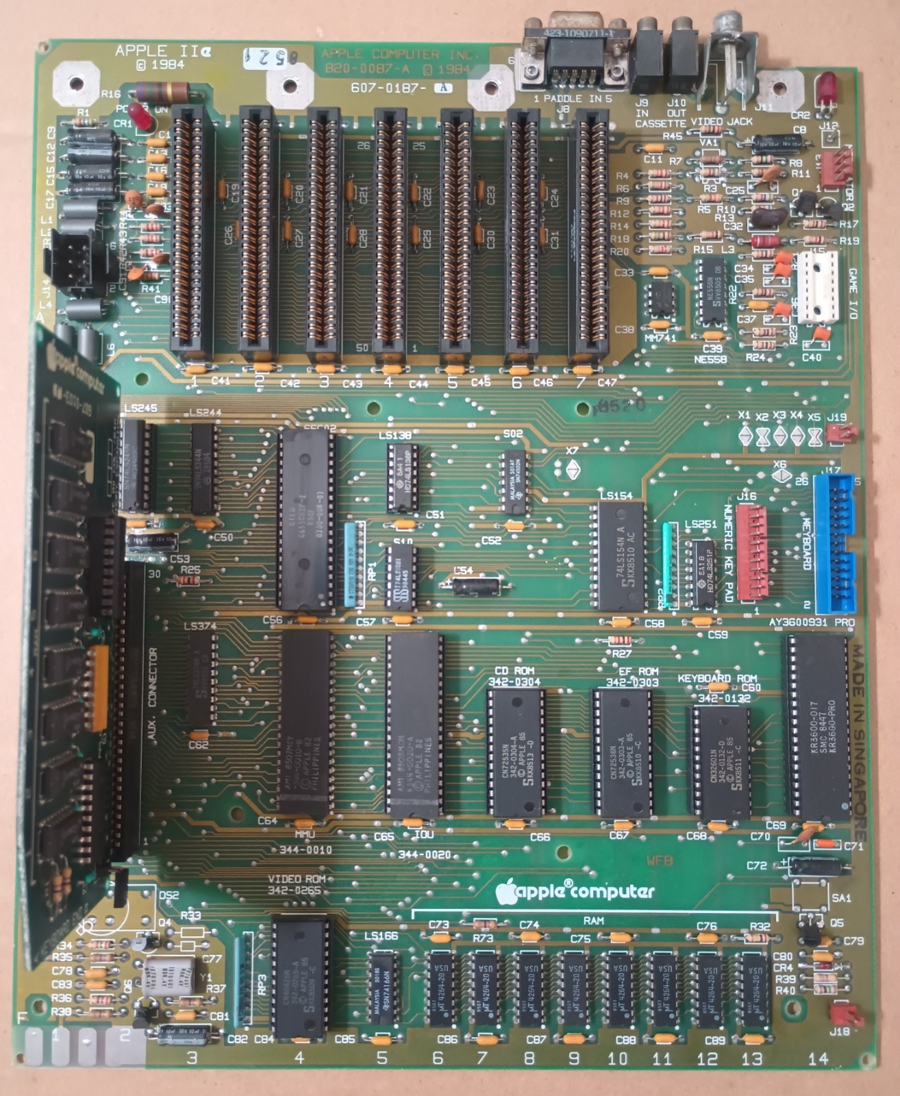 Vintage Apple IIe Motherboard Main Logic Board 820-0087-A Plus 64K RAM Card