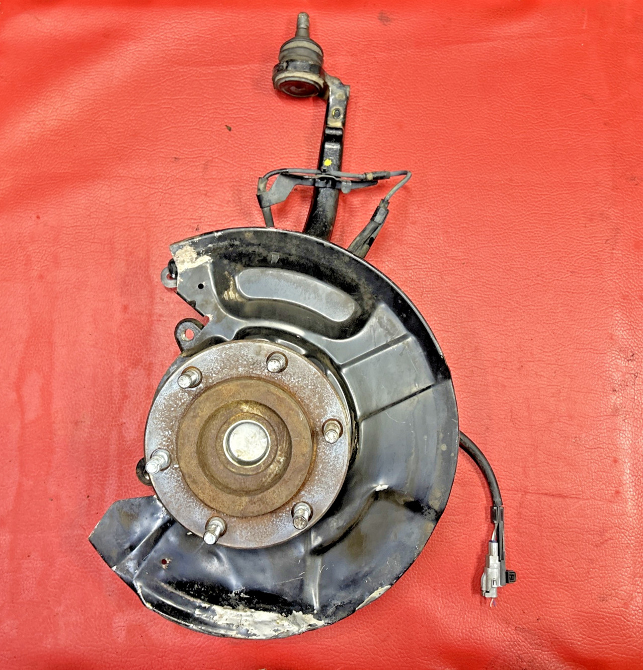 04-07   Toyota Sequoia Tundra Front Driver Spindle Knuckle Assembly 2WD