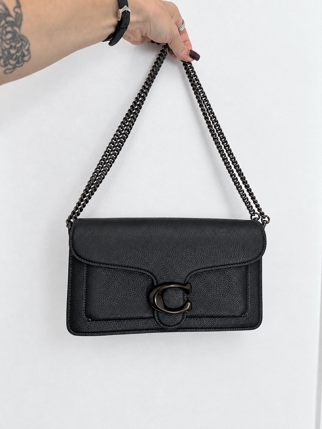Coach Tabby 26 Black Pebbled Leather Gunmetal Hardware Chain Shoulder Bag Coach Tabby 26 Black Pebbled Leather Gunmetal Hardware Chain Shoulder Bag