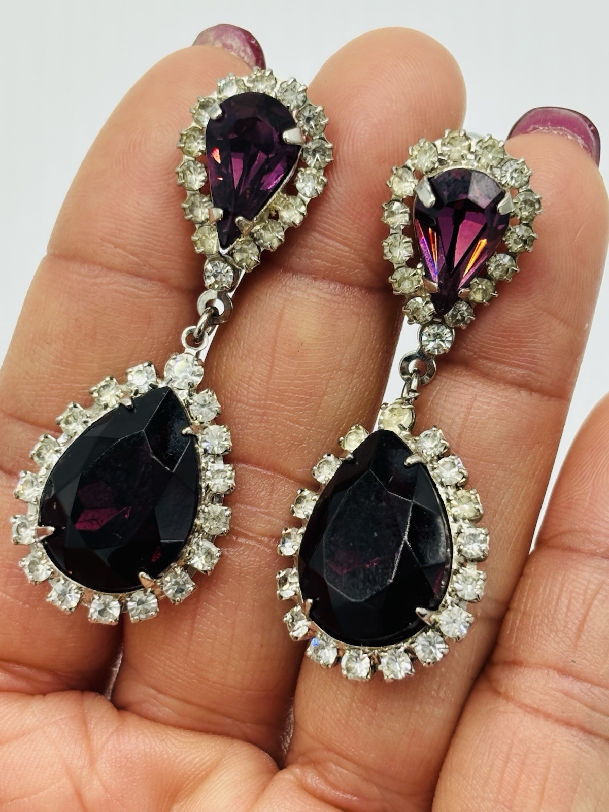 Vtg Unmarked Purple Clear Glass Rhinestones Silver Tone Dangle Clip On Earrings