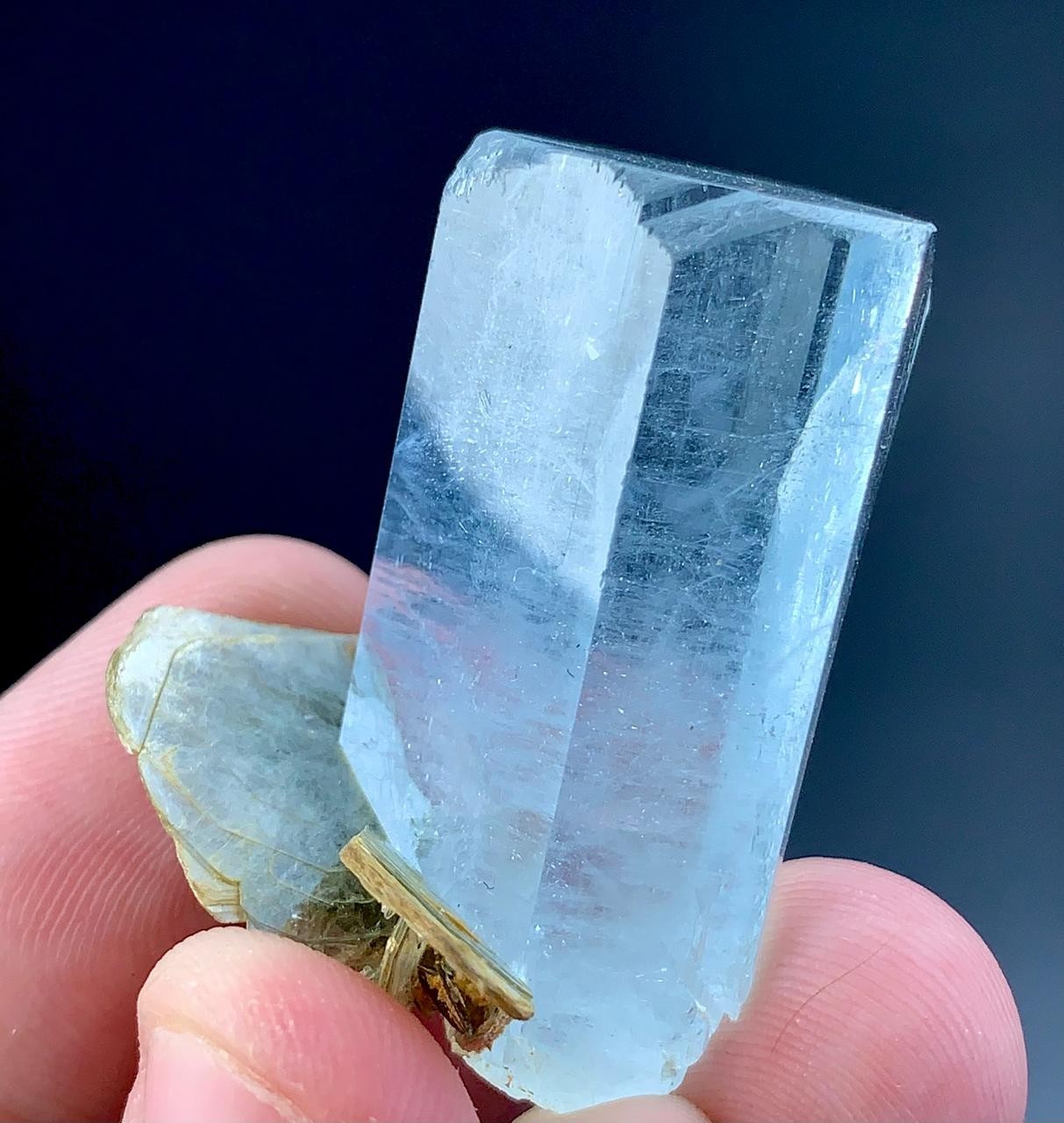 118 Carat  Aquamarine Crystal Specimen From Pakistan 