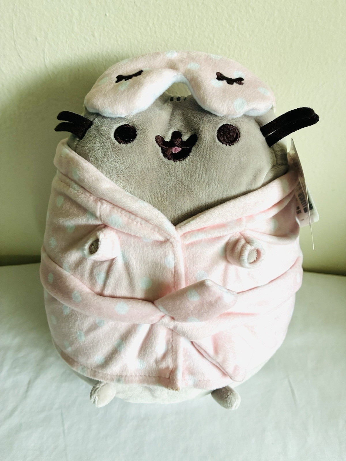 2019 Gund Claire\'s Exclusive Pusheen Cat Sleepover Robe and Mask Plush NWT 2019 Gund Claire\'s Exclusive Pusheen Cat Sleepover Robe and Mask Plush NWT