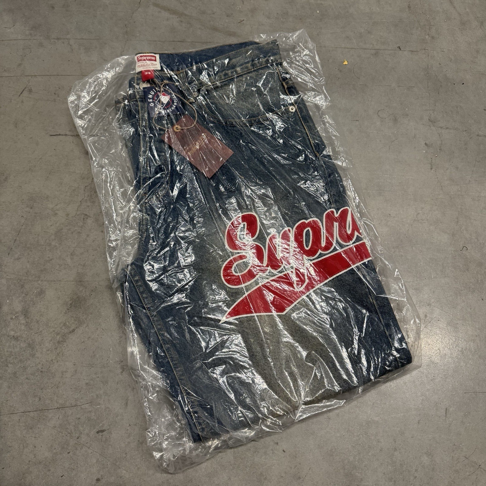 Supreme x Mitchell & Ness Atlanta Braves Loose Fit Jean Size 30 FAST SHIP✅ Supreme x Mitchell & Ness Atlanta Braves Loose Fit Jean Size 30 FAST SHIP✅
