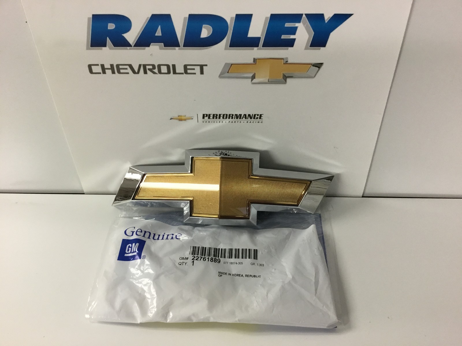 NEW OEM GM 10-13 14-15 CAMARO ZL1 FRONT GRILLE BOWTIE EMBLEM 22761889 B101