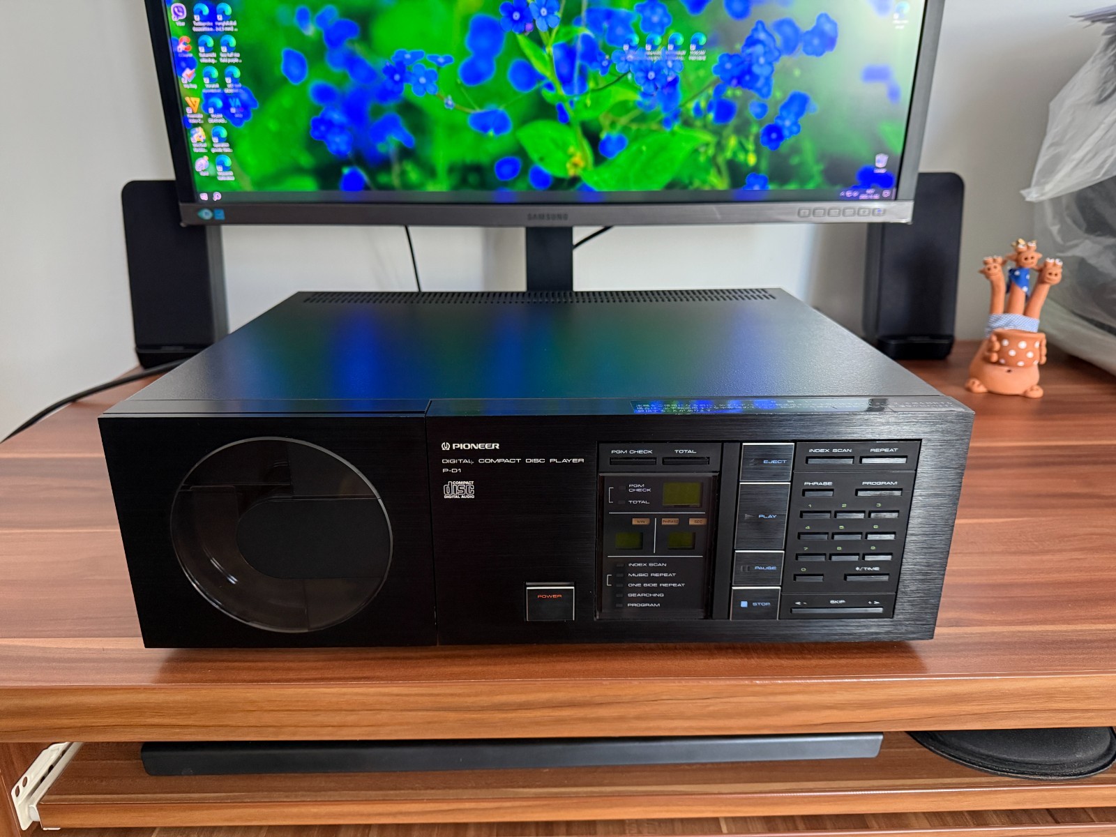 PIONEER P-D1 Digital Compact Disc Player (1982-1983) PIONEER P-D1 Digital Compact Disc Player (1982-1983)