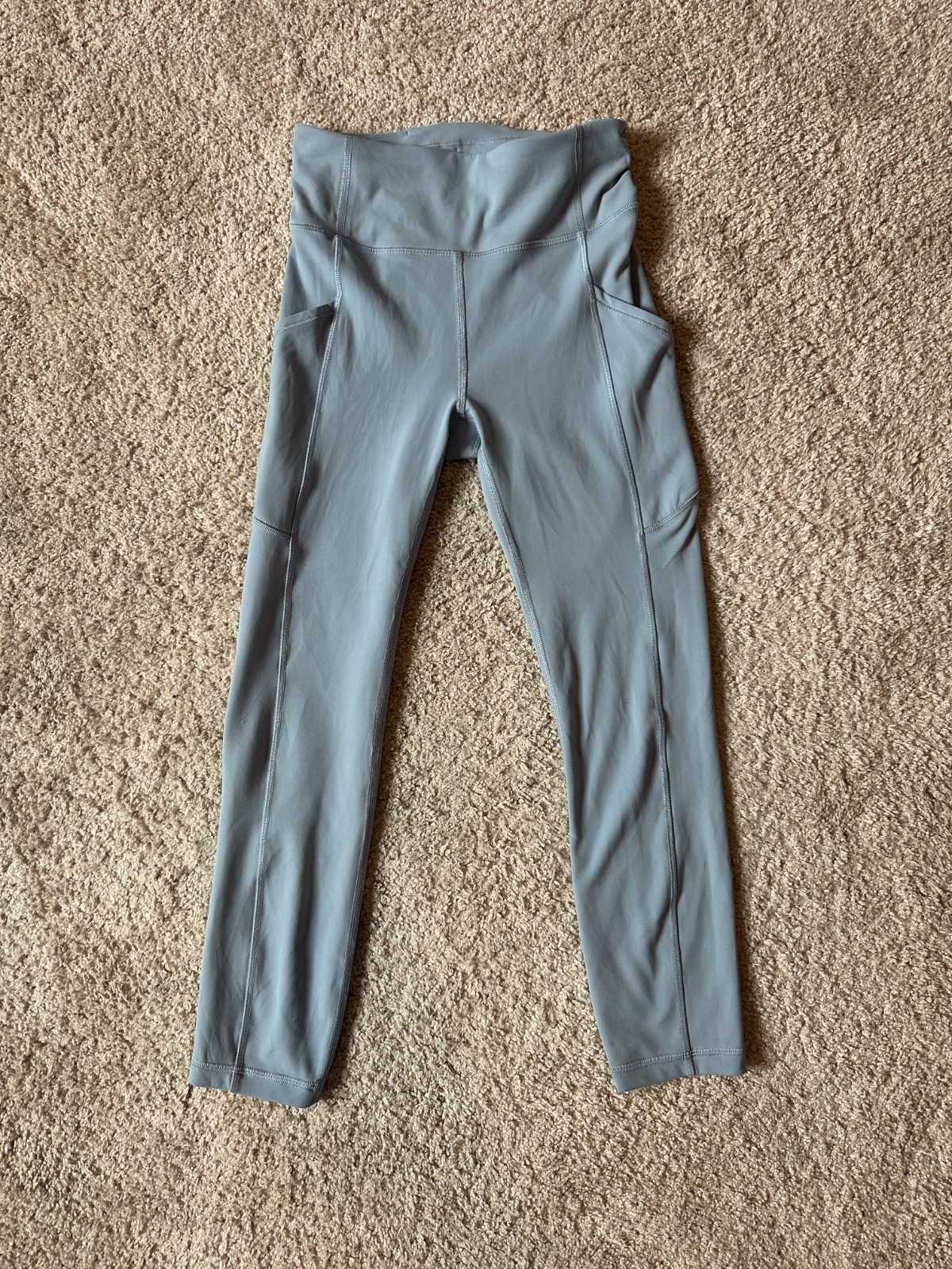 Lululemon Women\'s Cropped Leggings Light Blue Size 4 Yoga Athletic Pants